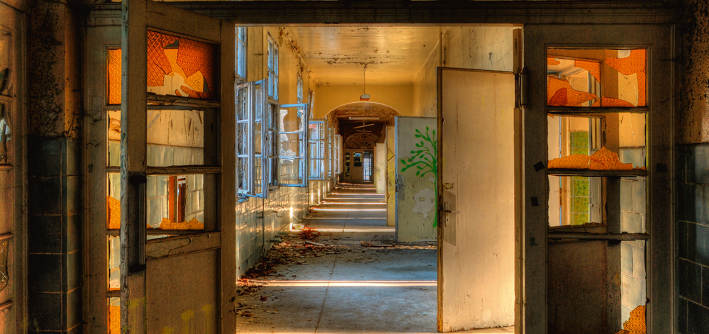 Alubild-Lost Place Flur 3-image LAND
