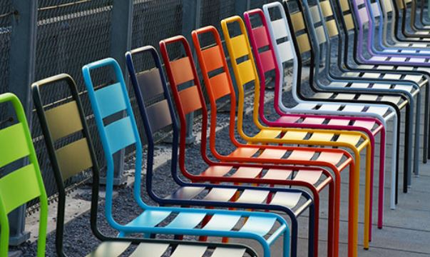 Metall-Lattenstuhl Glarus Schaffner / Farbe: Pastellbraun