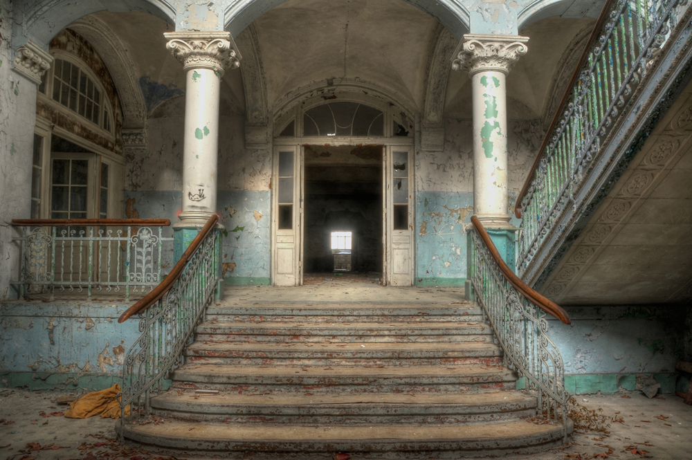 Alubild Lost Place Treppe 1 image LAND