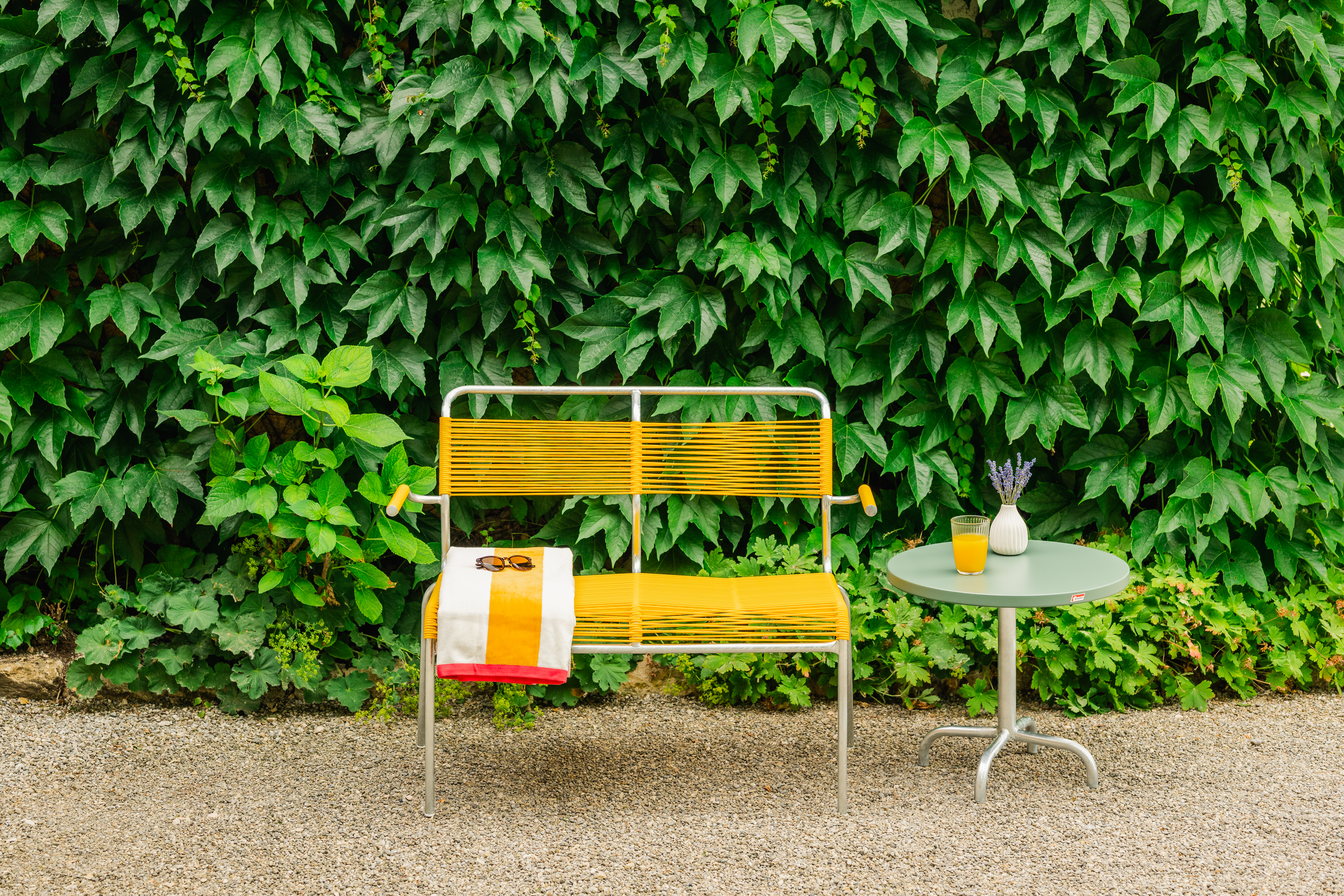 Säntis round hot-dip galvanised metal side table from Schaffner / Colour: Red / Size: x cm