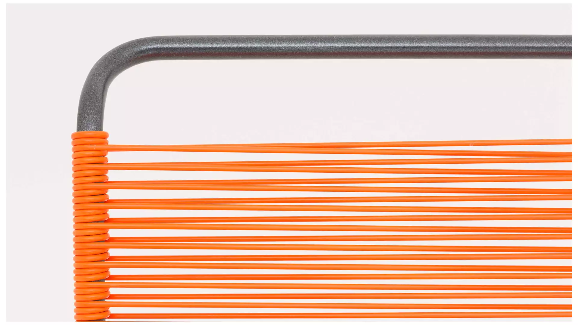 Spaghetti-Stuhl Säntis Schaffner / Farbe: Orange / Material: