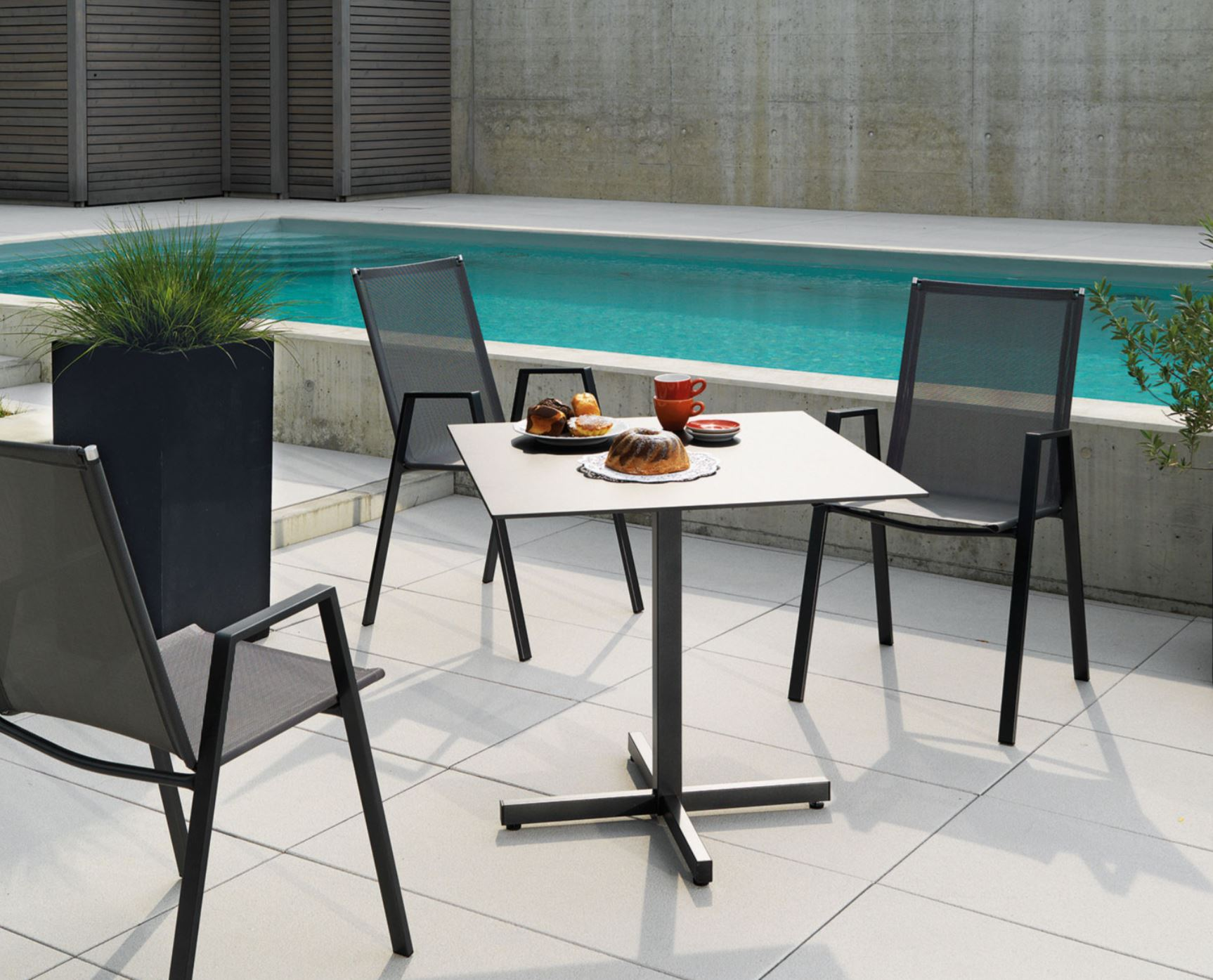 Gartentisch Basel von Schaffner / Farbe: Anthrazit