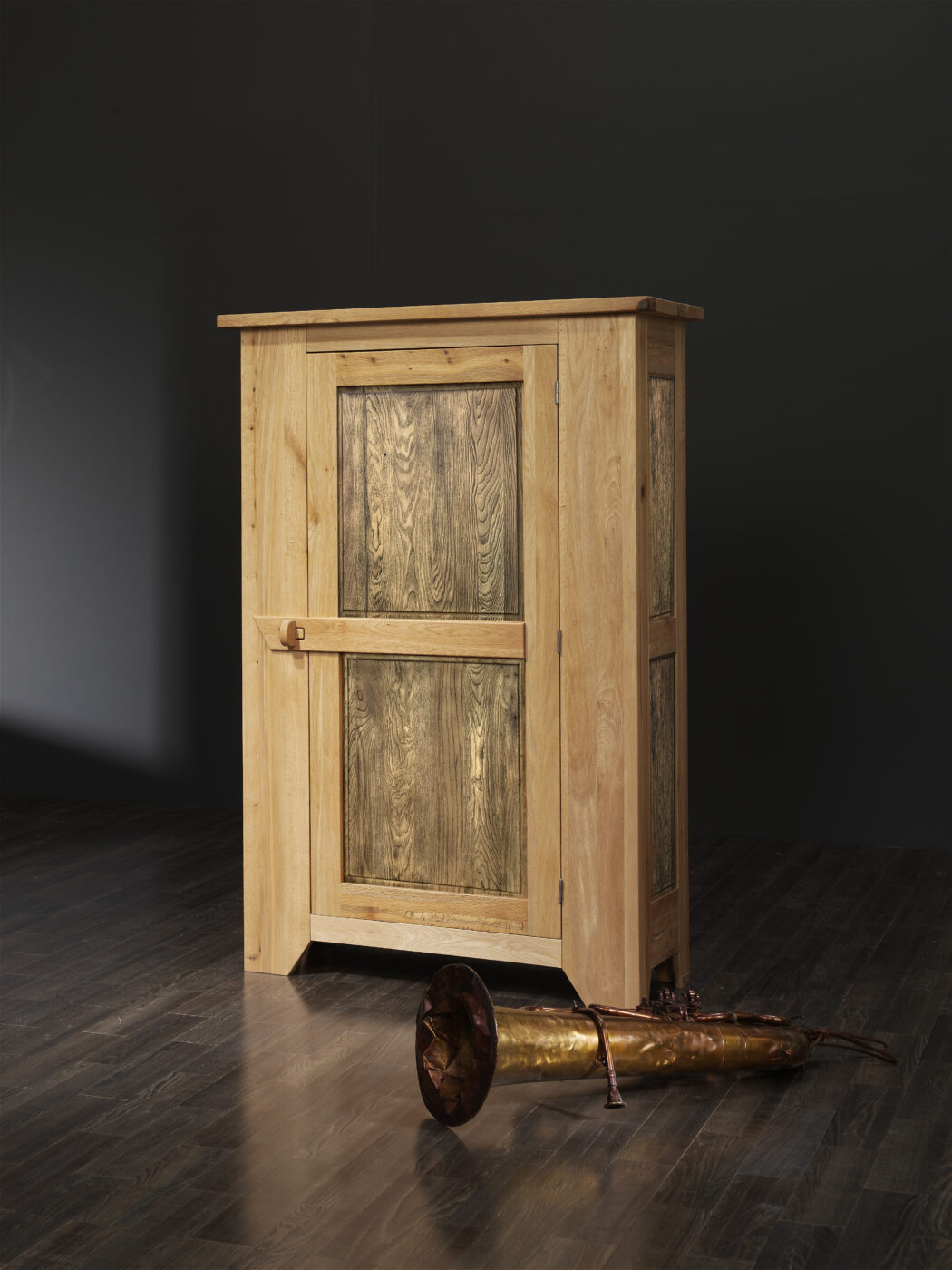 Schrank Largo Sprenger / Farbe: Sumpfeiche