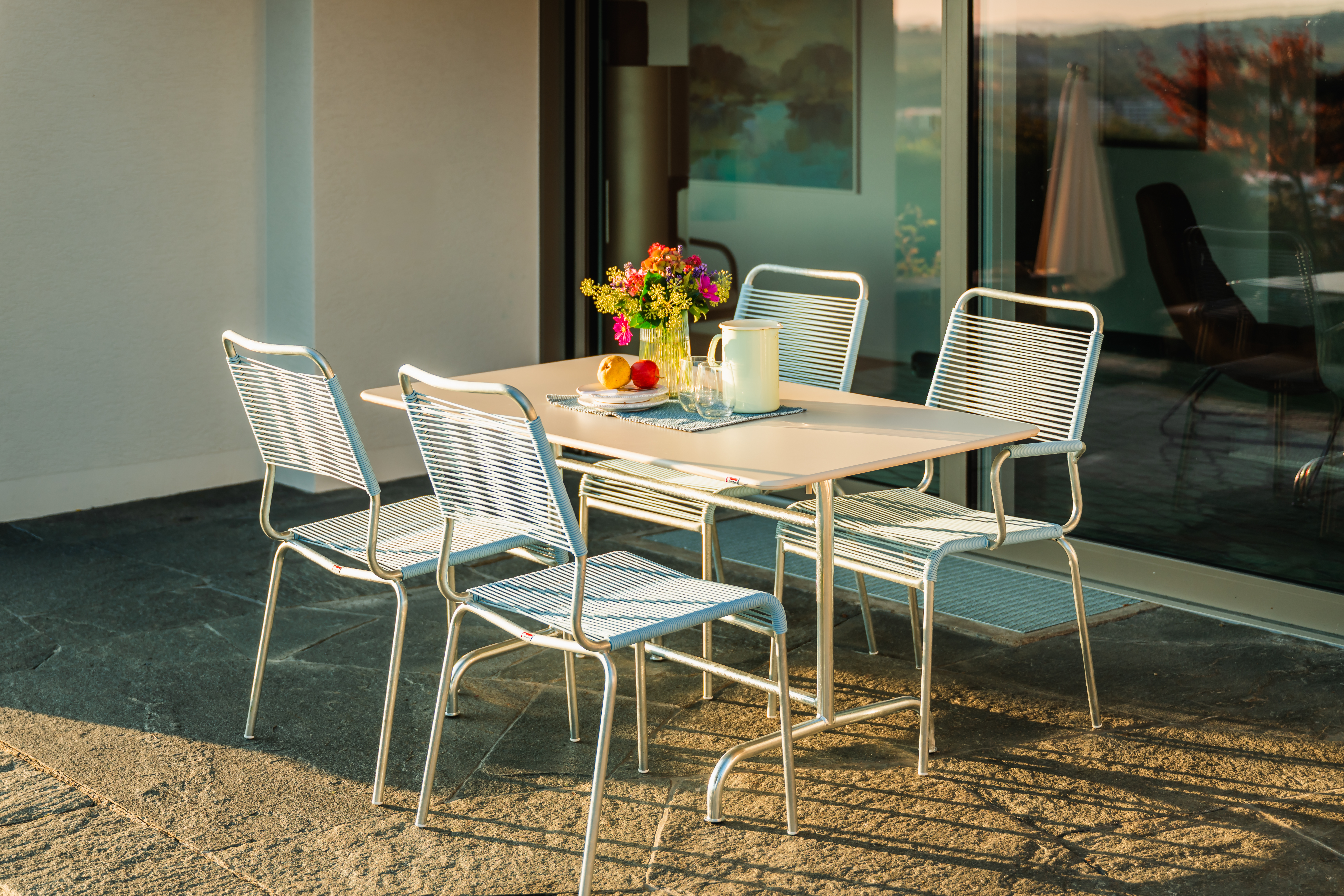 Chaise spaghetti Rigi galvanisée à chaud de Schaffner / Couleur : orange / Dimensions : 47 x 65 cm