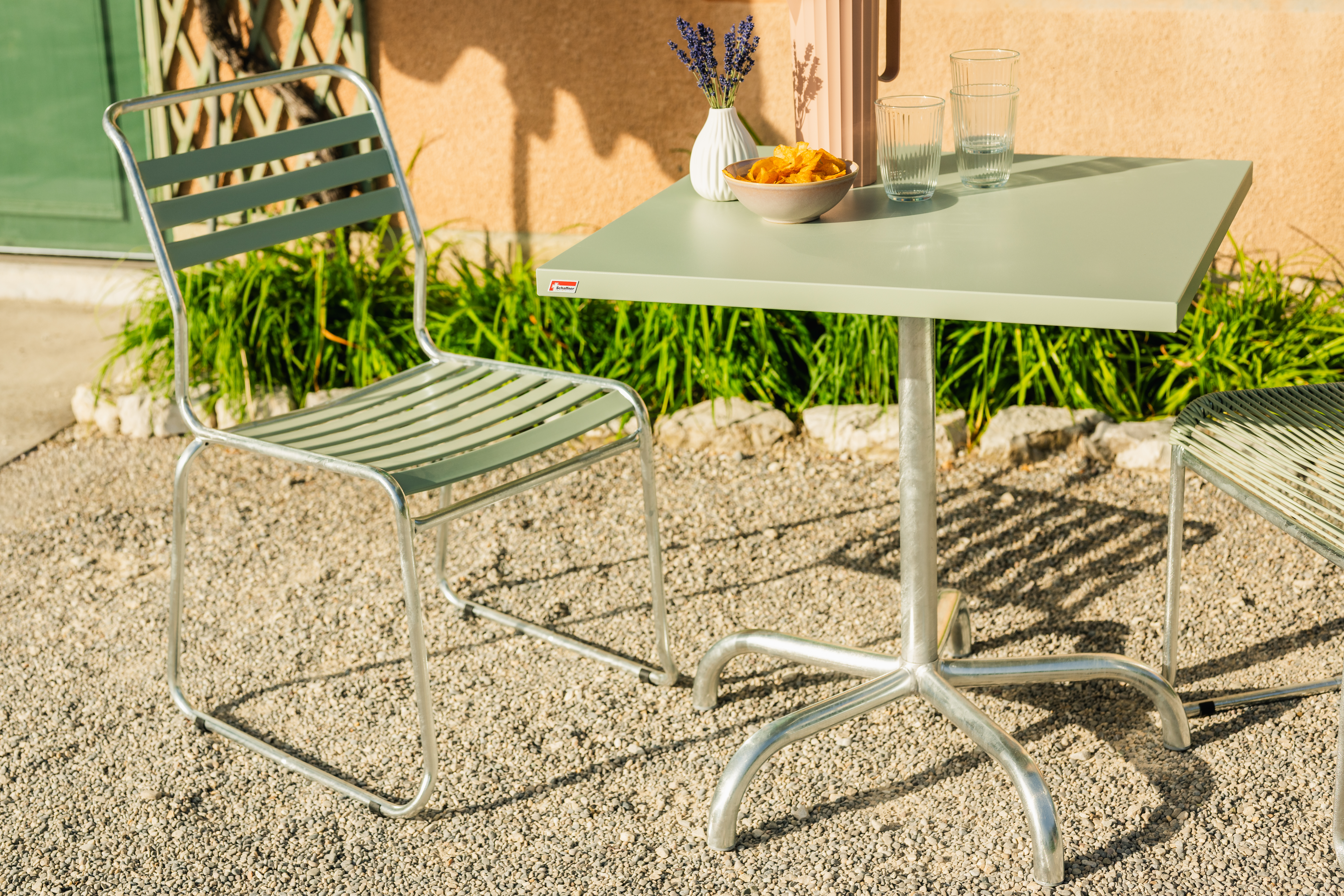 Metalltisch Säntis Quadratisch von Schaffner / Farbe: Kaliblau / Grösse: 80 x 80 cm
