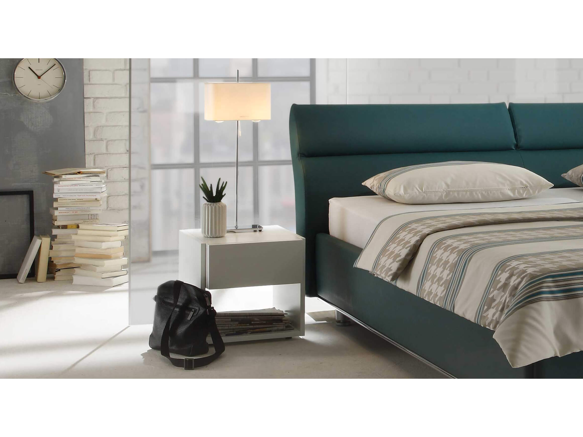 Nachttisch Elton, Lack Weiss Matt, b 40 cm t 44 cm h 53–60 cm