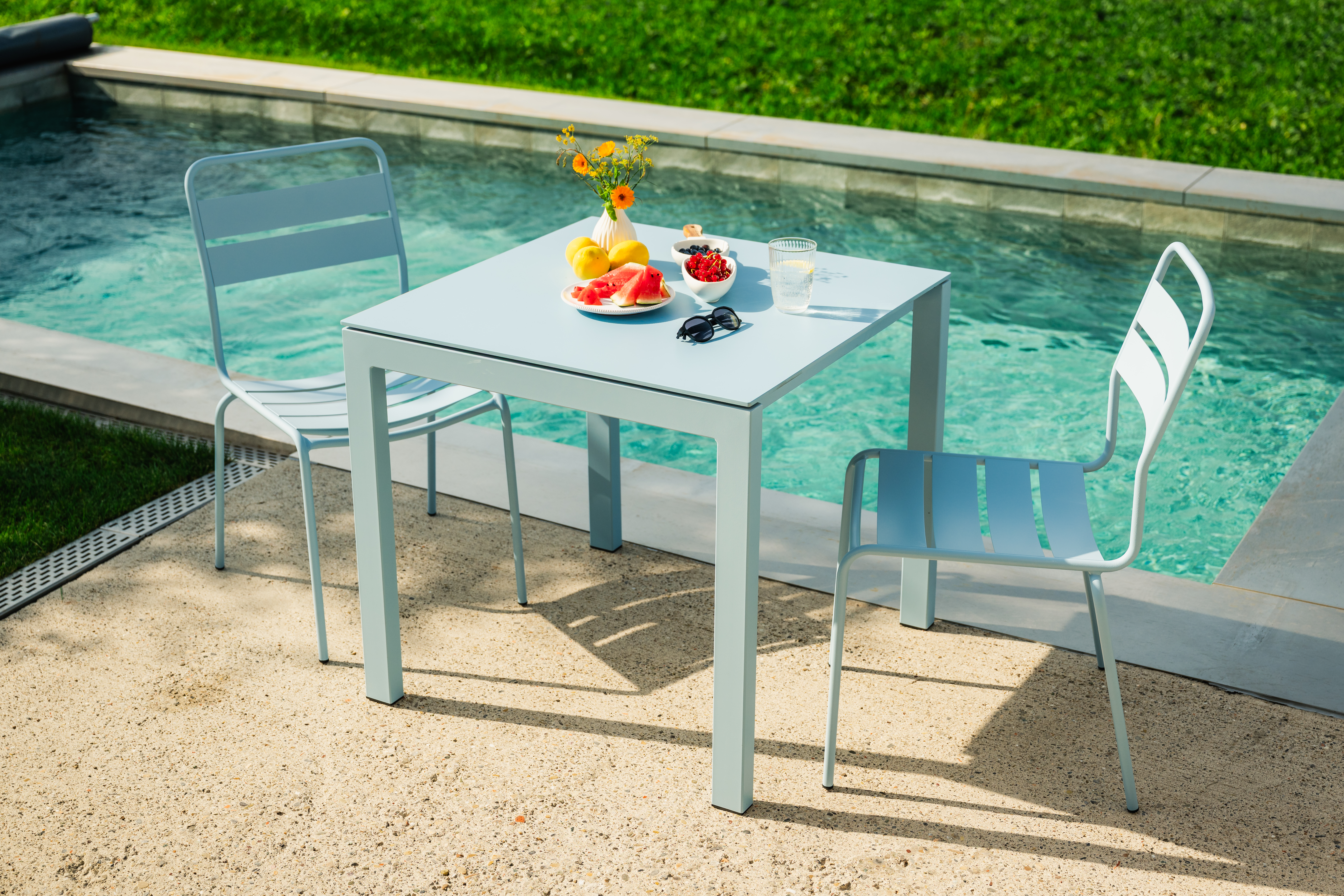 Metall-Lattenstuhl Glarus von Schaffner / Farbe: Gelb / Grösse: 44 x 54 cm