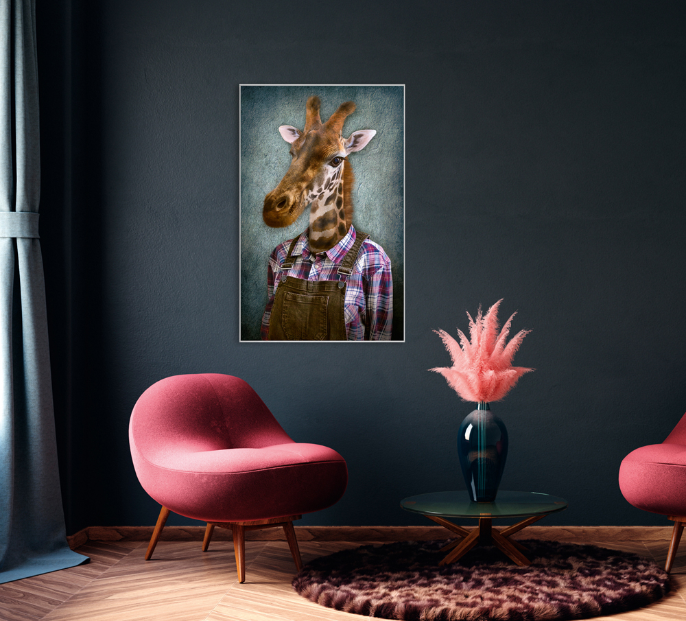 Bild mit Rahmen-Giraffe mit Latzhose-image LAND
