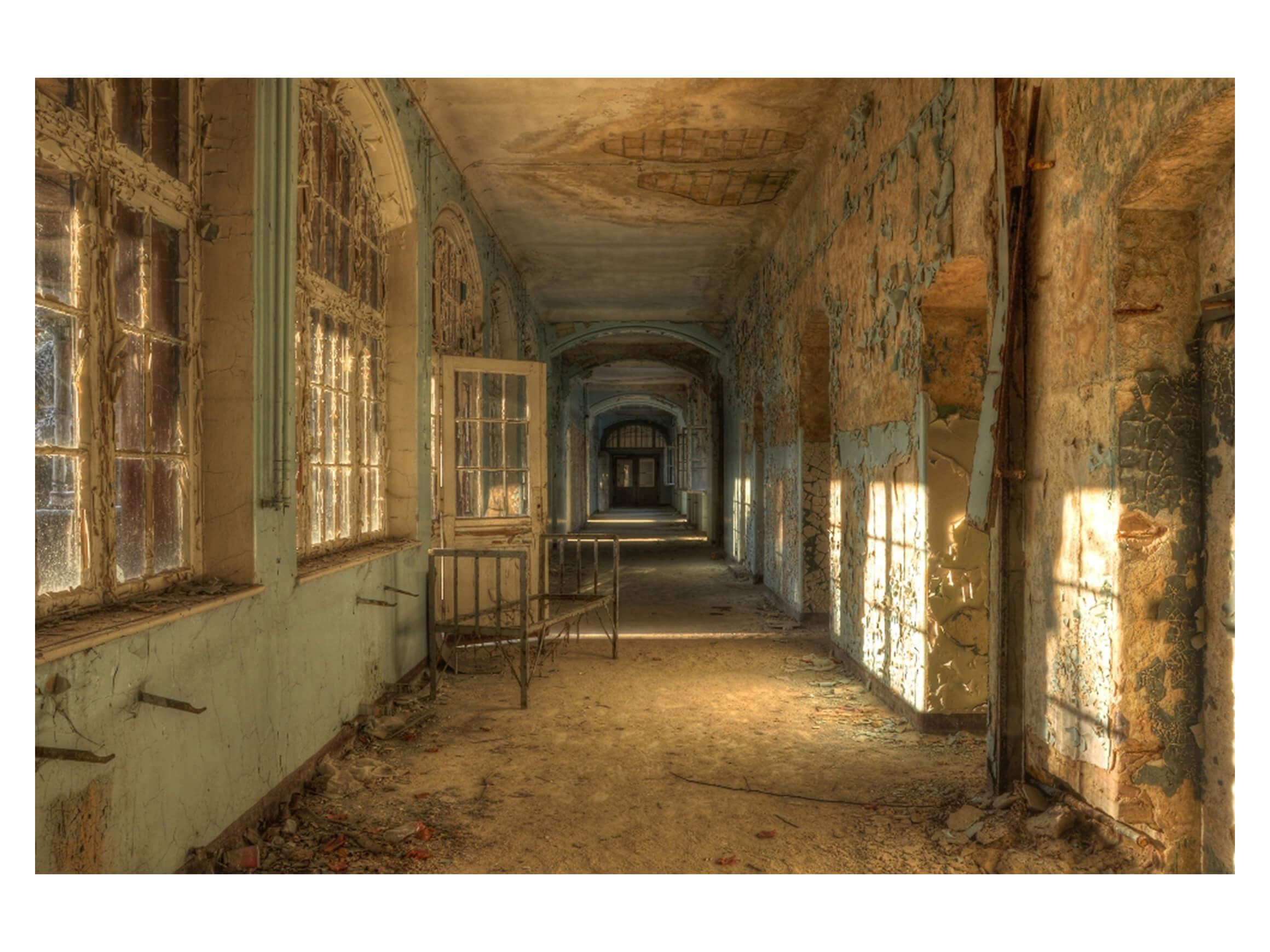 Digitaldruck auf Acrylglas Lost Place Floor 2 image LAND / Grösse: 120 x 80 cm