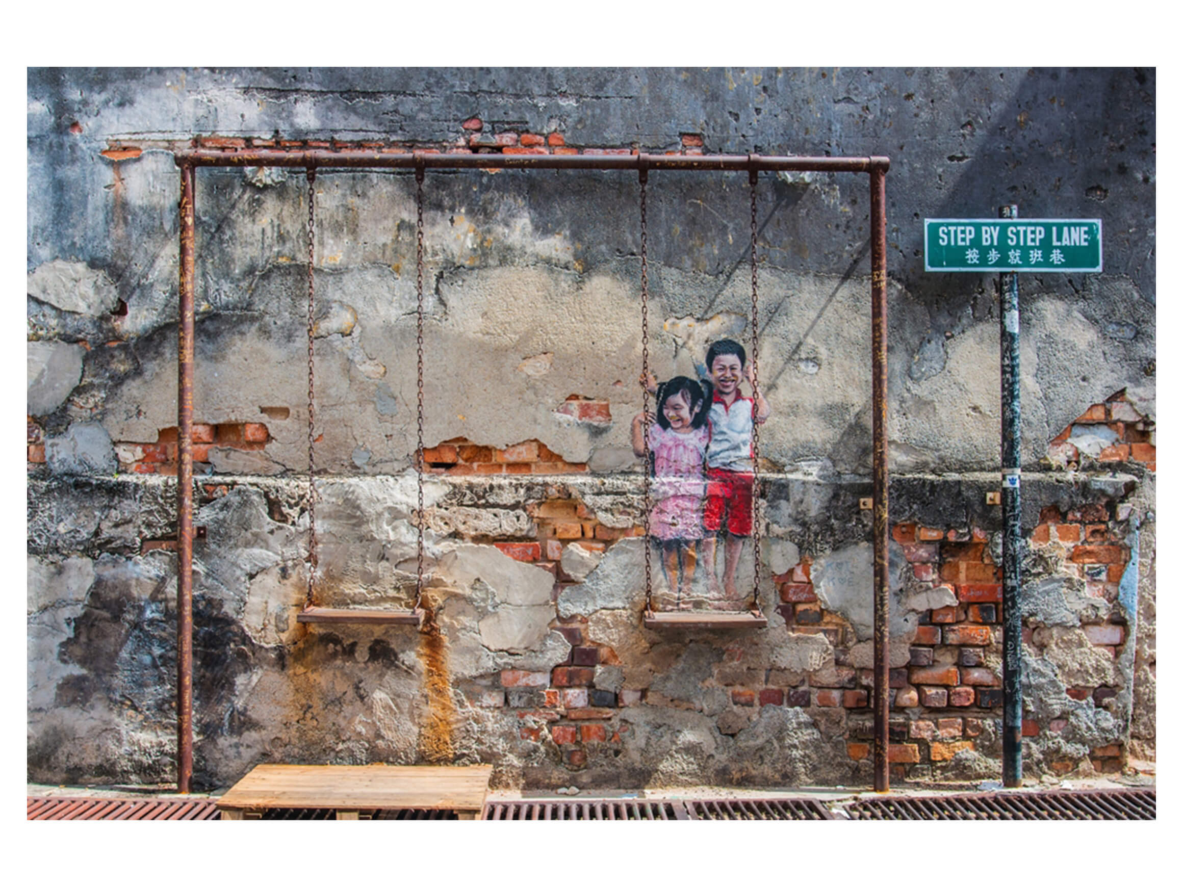 Digitaldruck auf Acrylglas Street Art mit Schaukel image LAND / Grösse: 120 x 80 cm