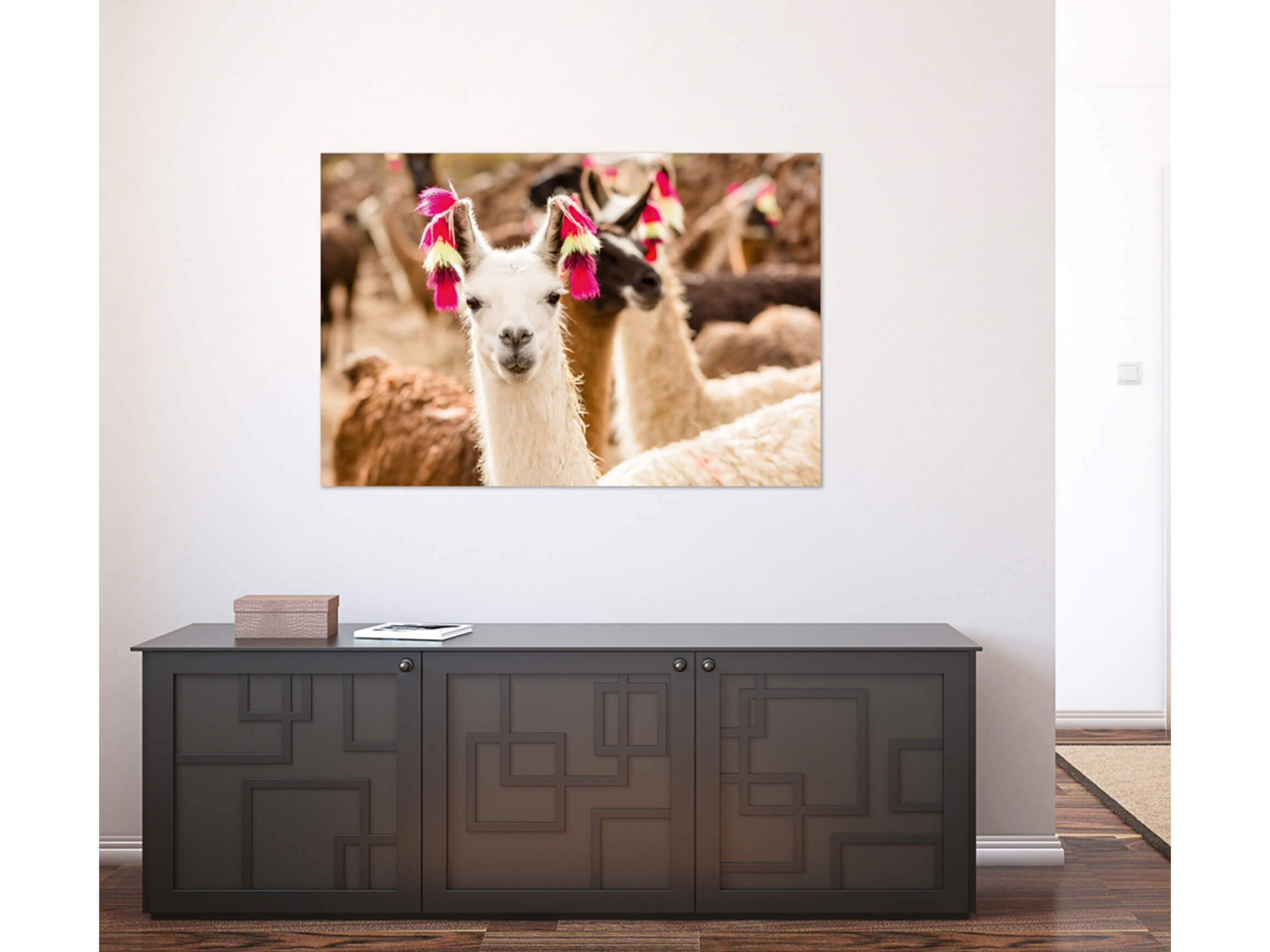 Digitaldruck auf Acrylglas Lama mit Ohrschmuck image LAND / Grösse: 120 x 80 cm