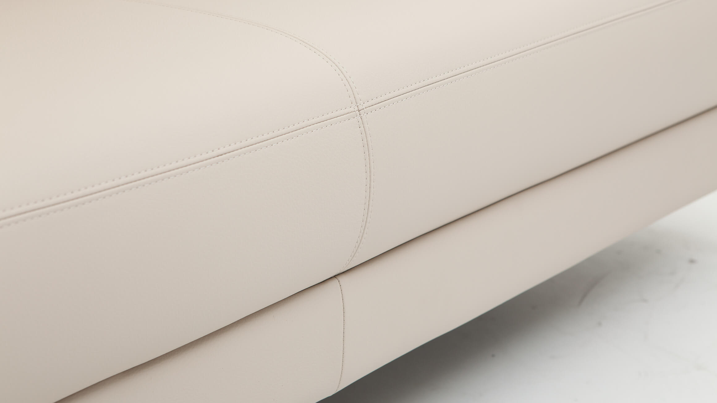 Sofa Nimbus, Ivory, h: 81-84 t: 86 b: 184