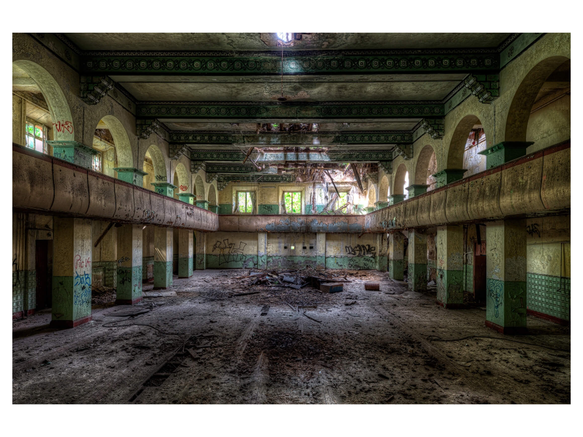 Digitaldruck auf Acrylglas Lost Place Halle 2 image LAND / Grösse: 120 x 80 cm