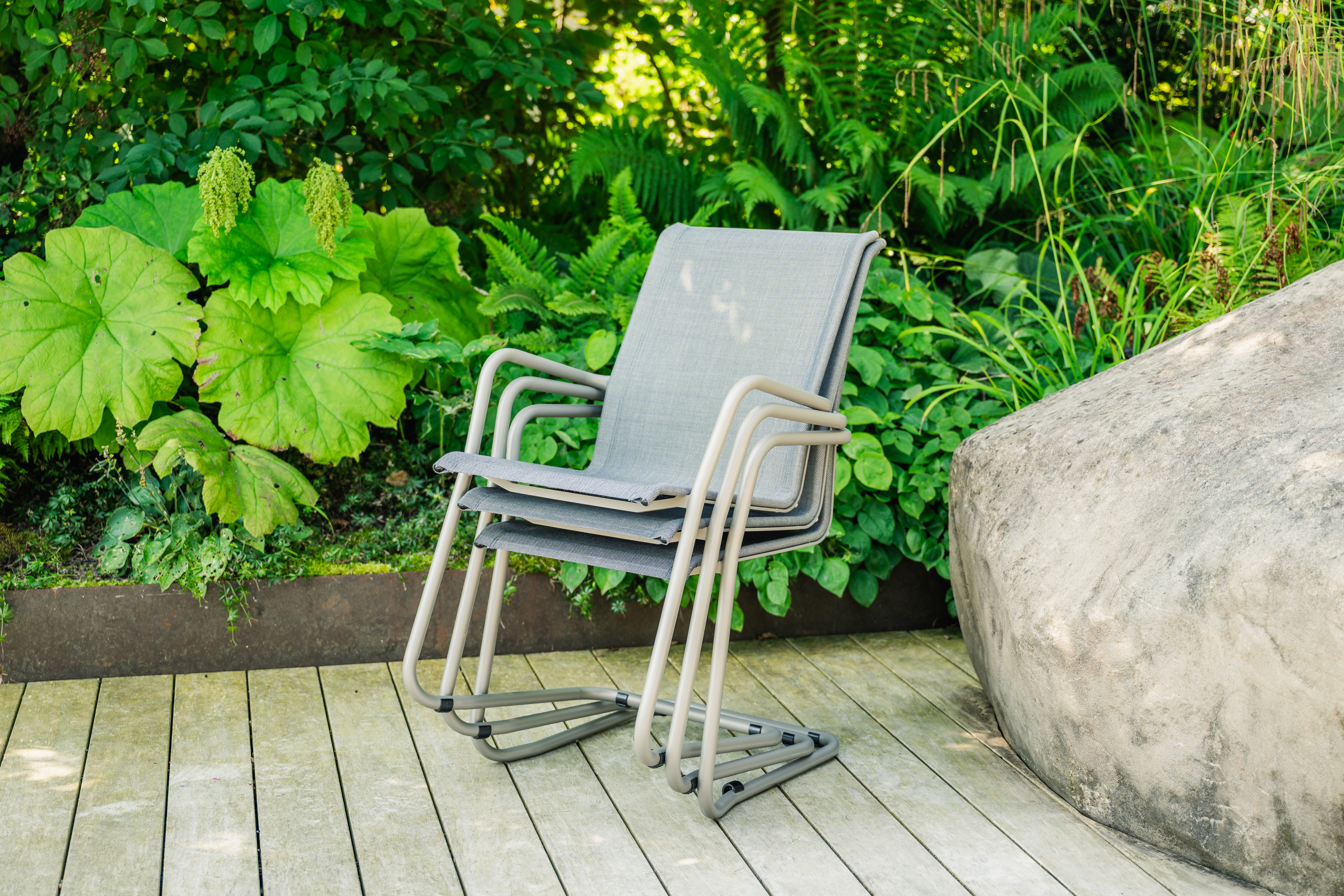 Freischwinger Locarno von Schaffner / Farbe: Weiss / Grösse: 57 x 65 cm