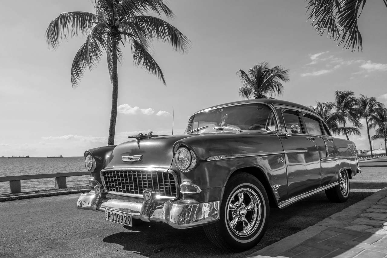 Canvas ‘Classic Car in Cuba’ image LAND