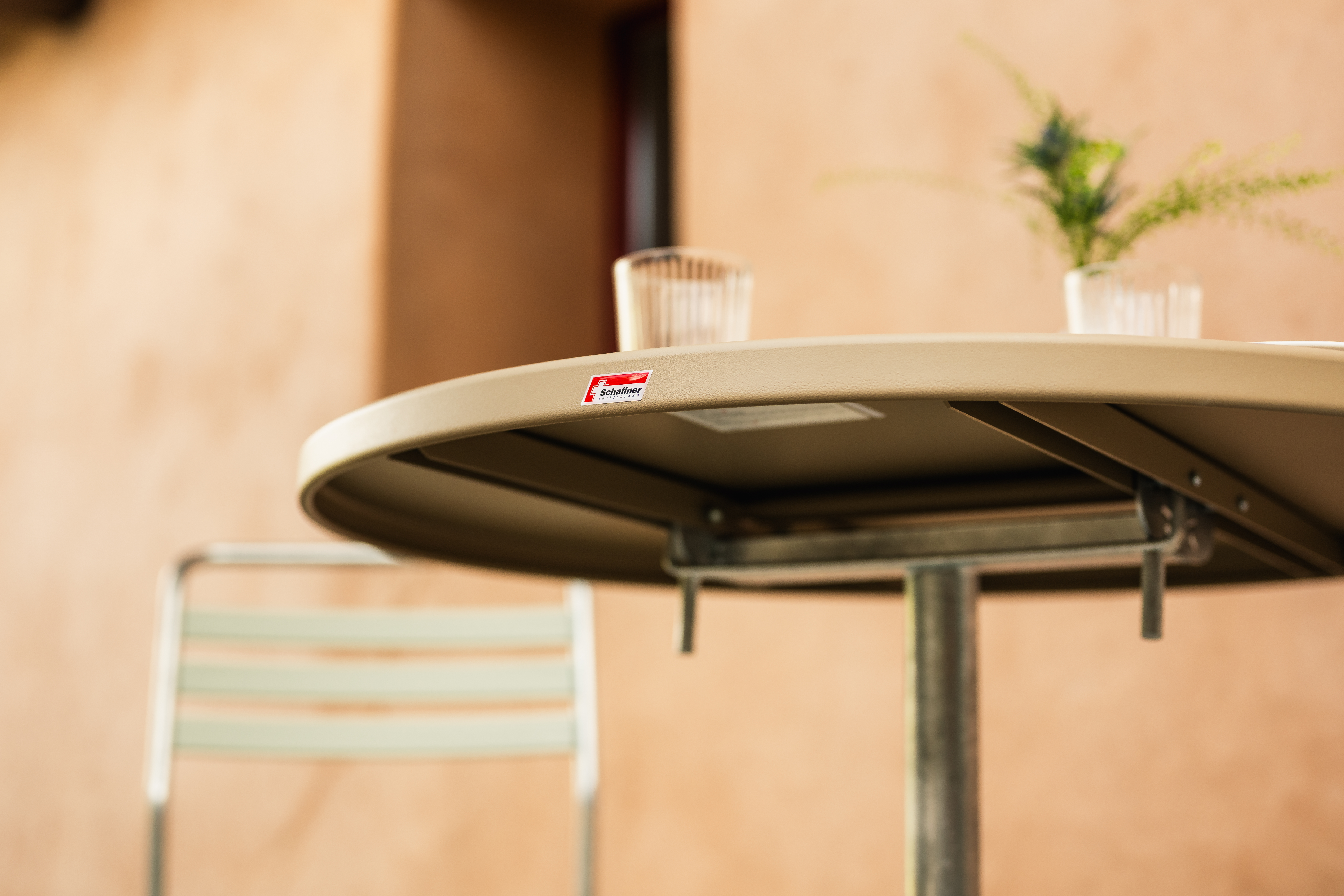 Schaffner Säntis Round metal bar table / Colour: Pastel Sand