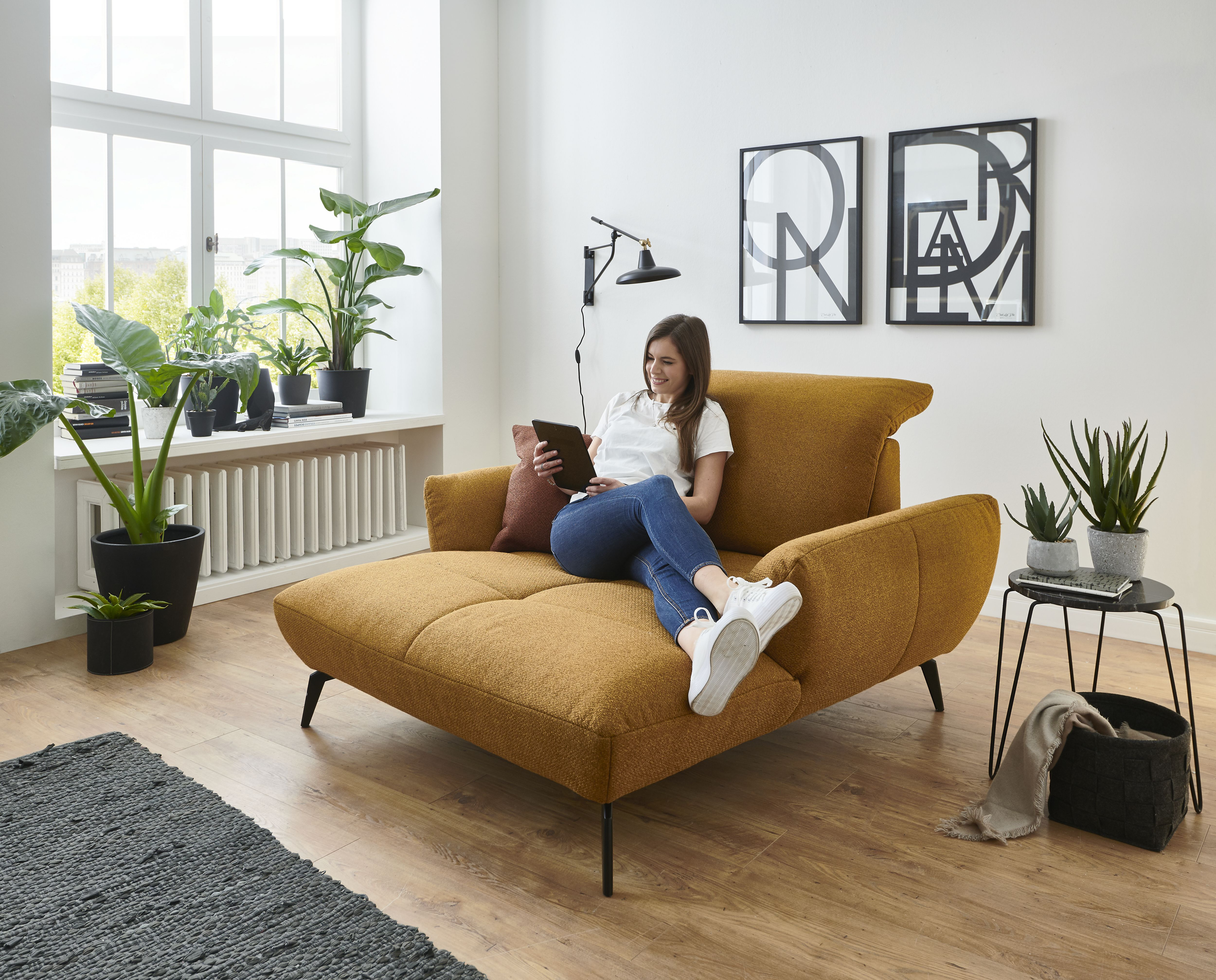 Loveseat Nebraska Basic Steinpol / Farbe: Mustard / Bezugsmaterial: Stoff