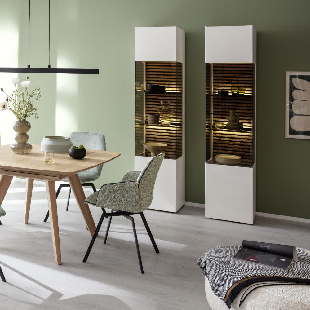 Vitrine links Yonna Hartmann