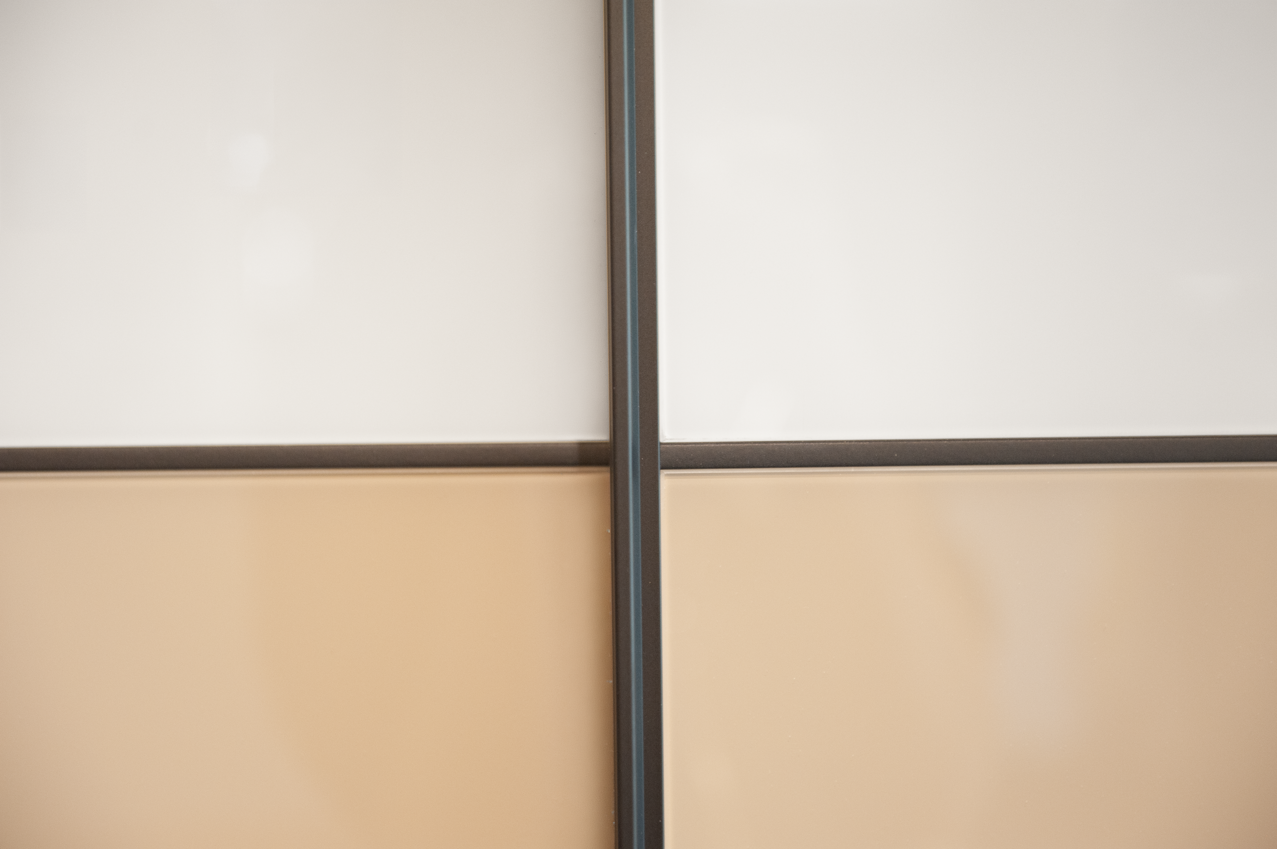 Schwebetürenschrank Ioannis Staud / Farbe: Caramel,Sand