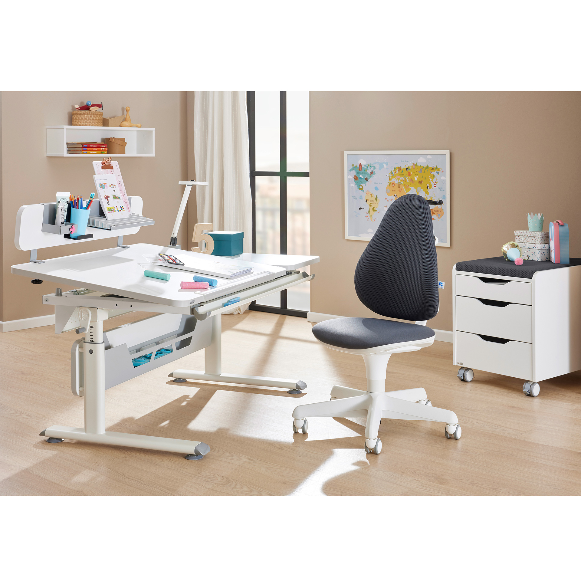 Jooki youth chair by Paidi / Colour: Light blue / Dimensions: 52 x 44 cm