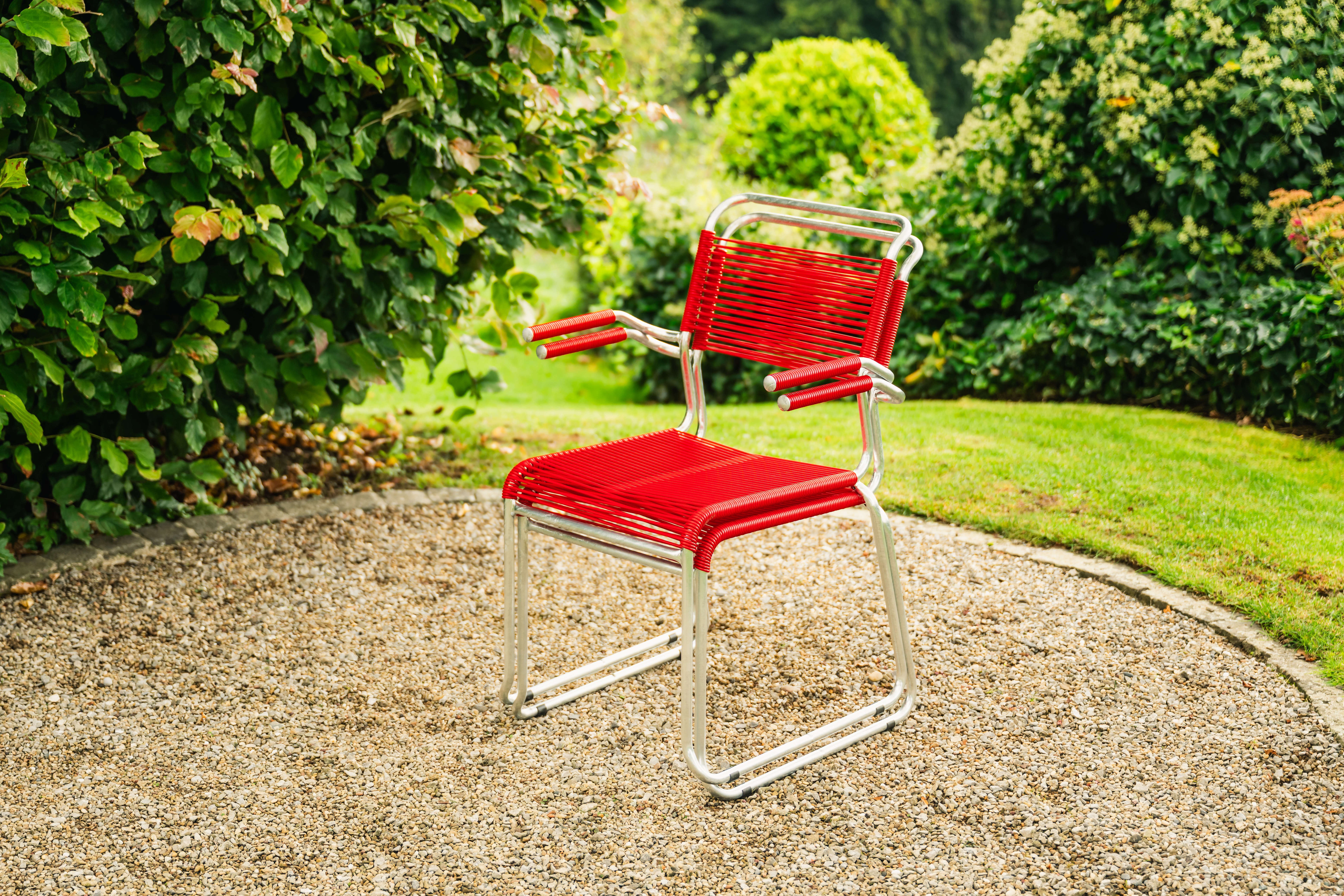 Kufen-Spaghetti-Stuhl Säntis mit Lehne von Schaffner / Farbe: Bordeaux / Grösse: 60 x 61 cm