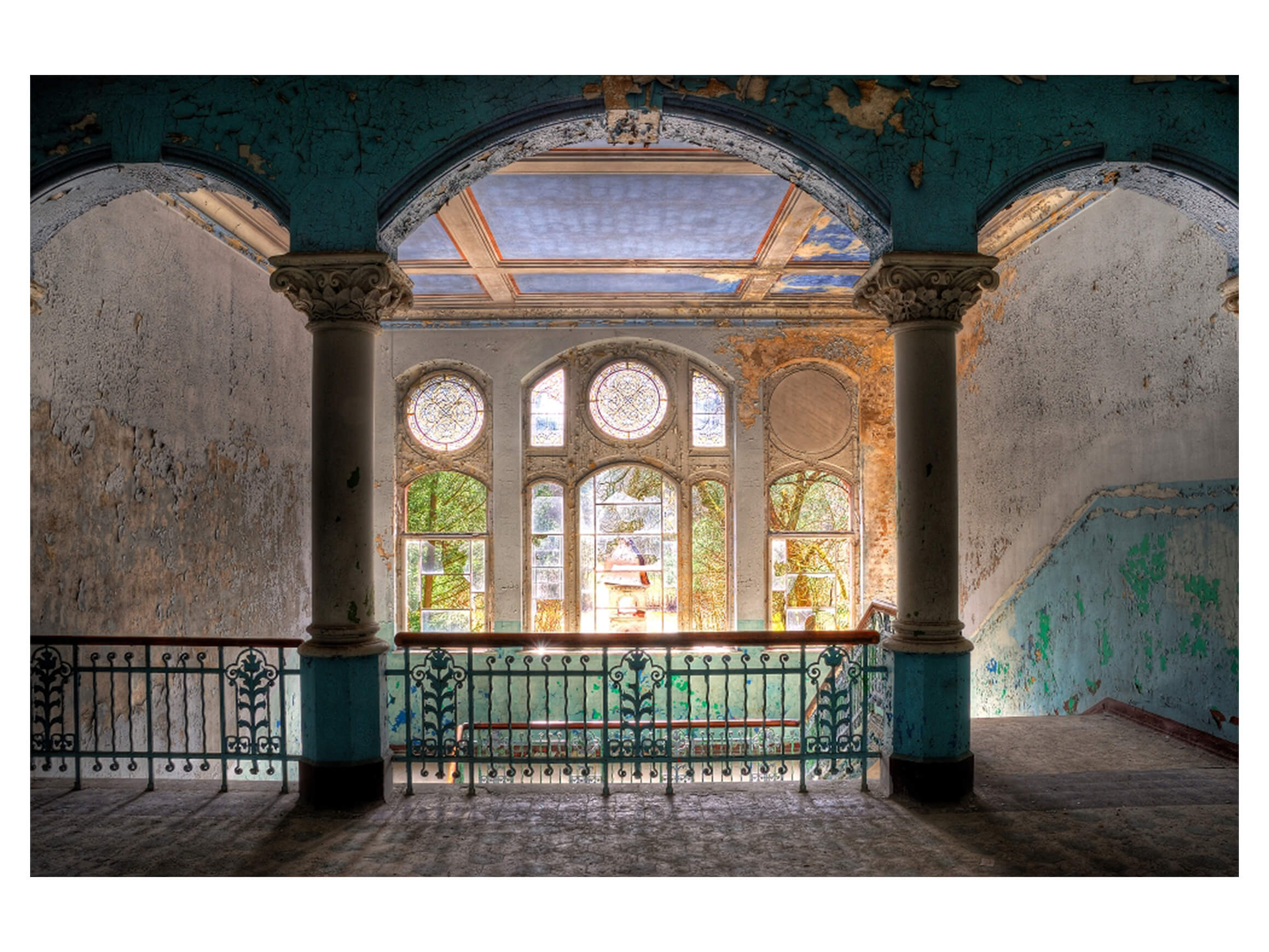 Digitaldruck auf Acrylglas Lost Place Treppenhaus 2 image LAND / Grösse: 120 x 80 cm