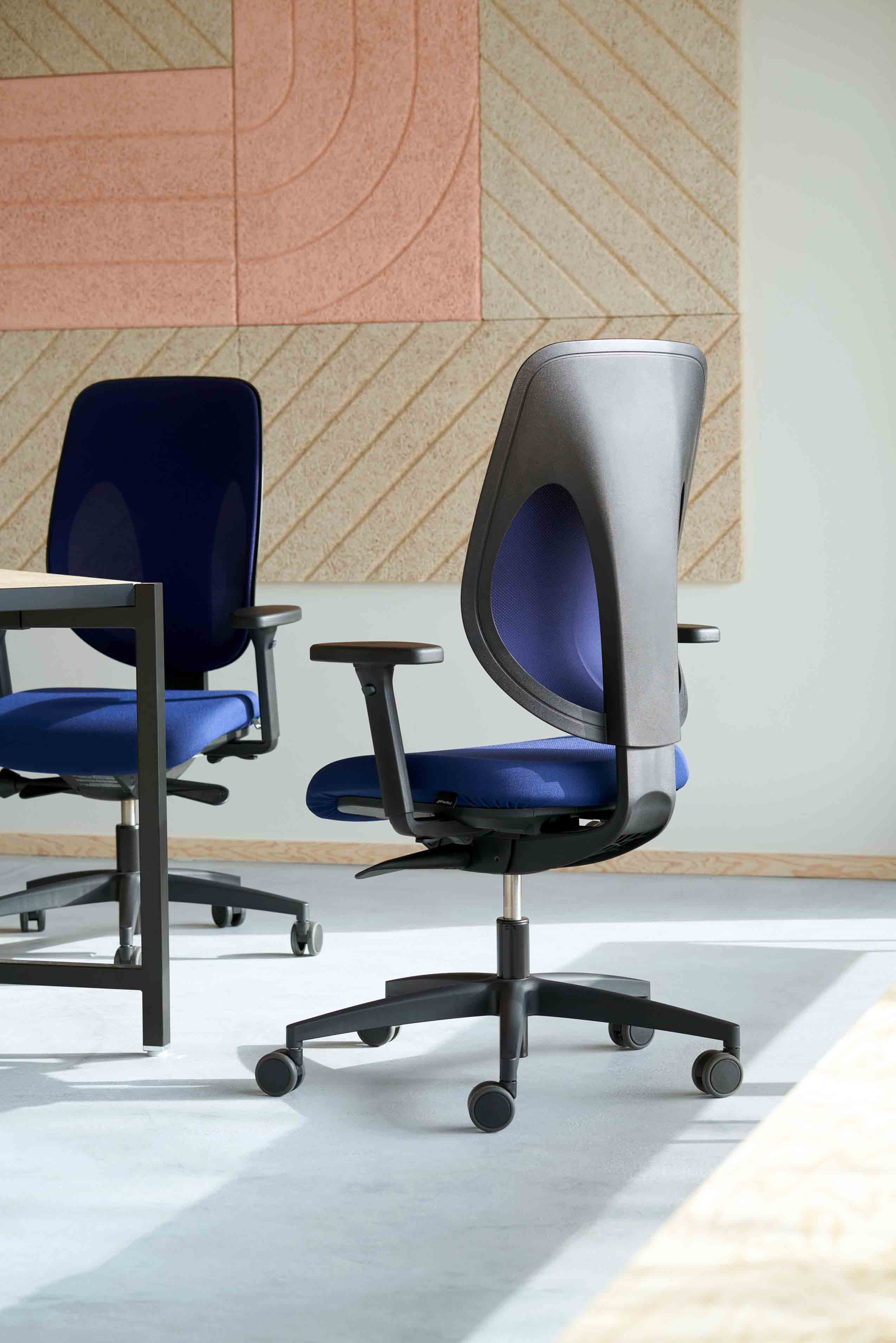 Office chair Giroflex, fabric, black-yellow, w 70 cm d 50 cm h 100-118 cm