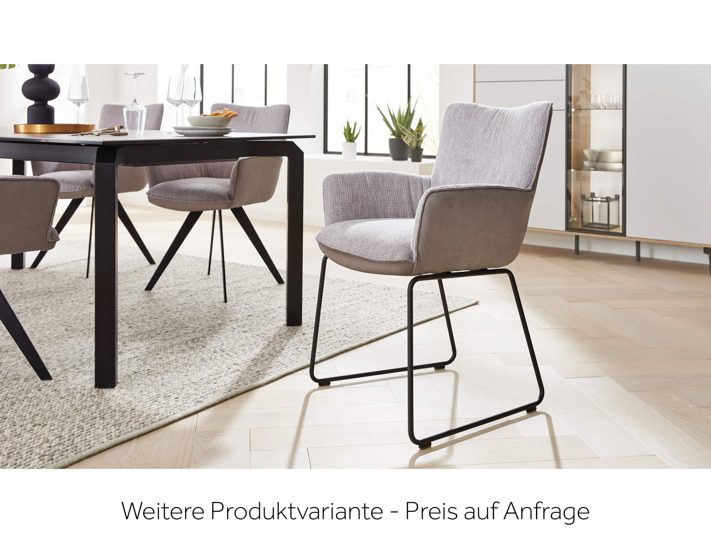 Armlehnstuhl Pancho Kufengestell Niehoff / Farbe: Graphit / Bezugsmaterial: Microfaser Stoff