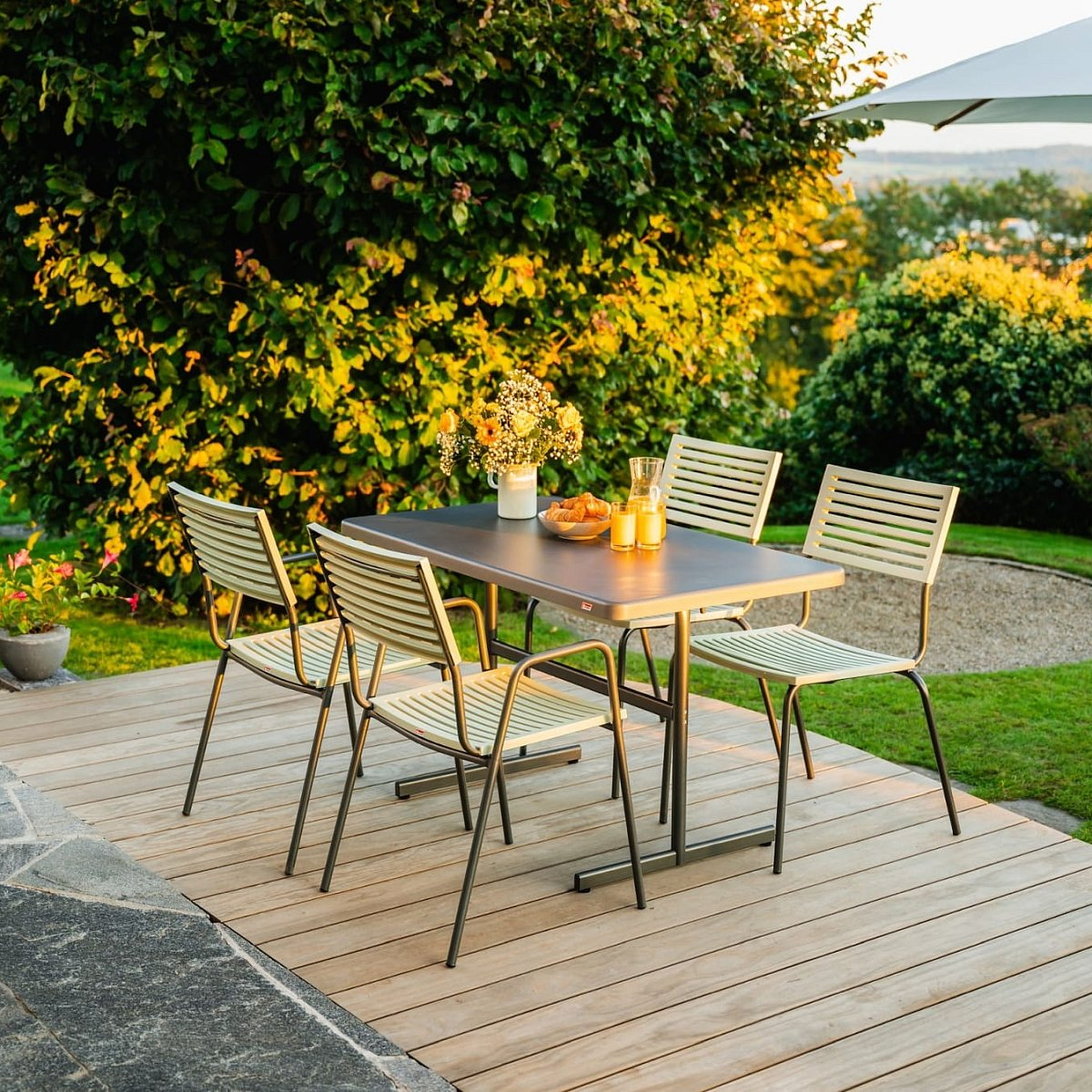 Table Bodensee de Schaffner / Couleur : Champagne / Dimensions : 120 x 70 cm