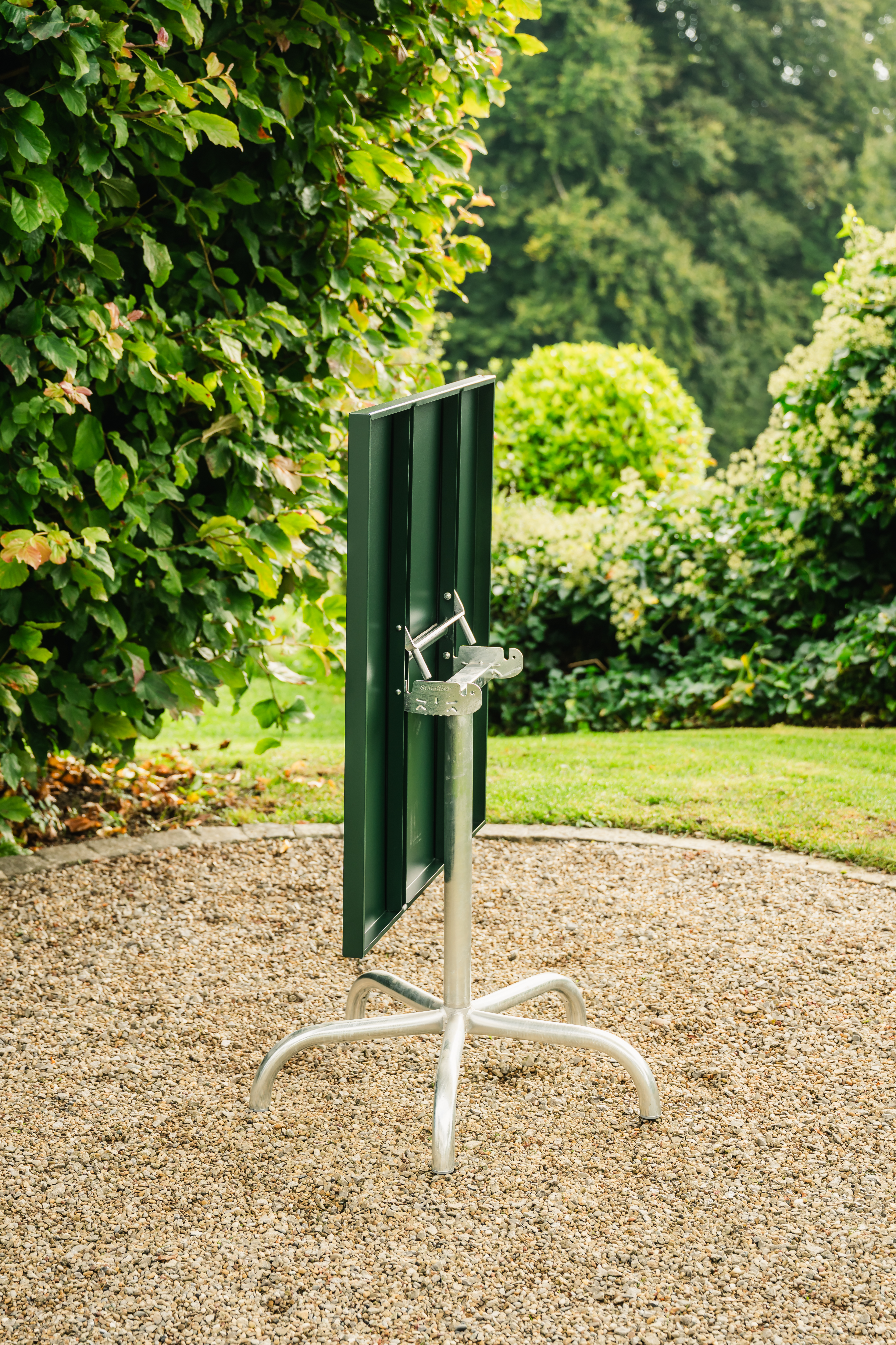 Metalltisch Säntis Quadratisch von Schaffner / Farbe: Kaliblau / Grösse: 80 x 80 cm