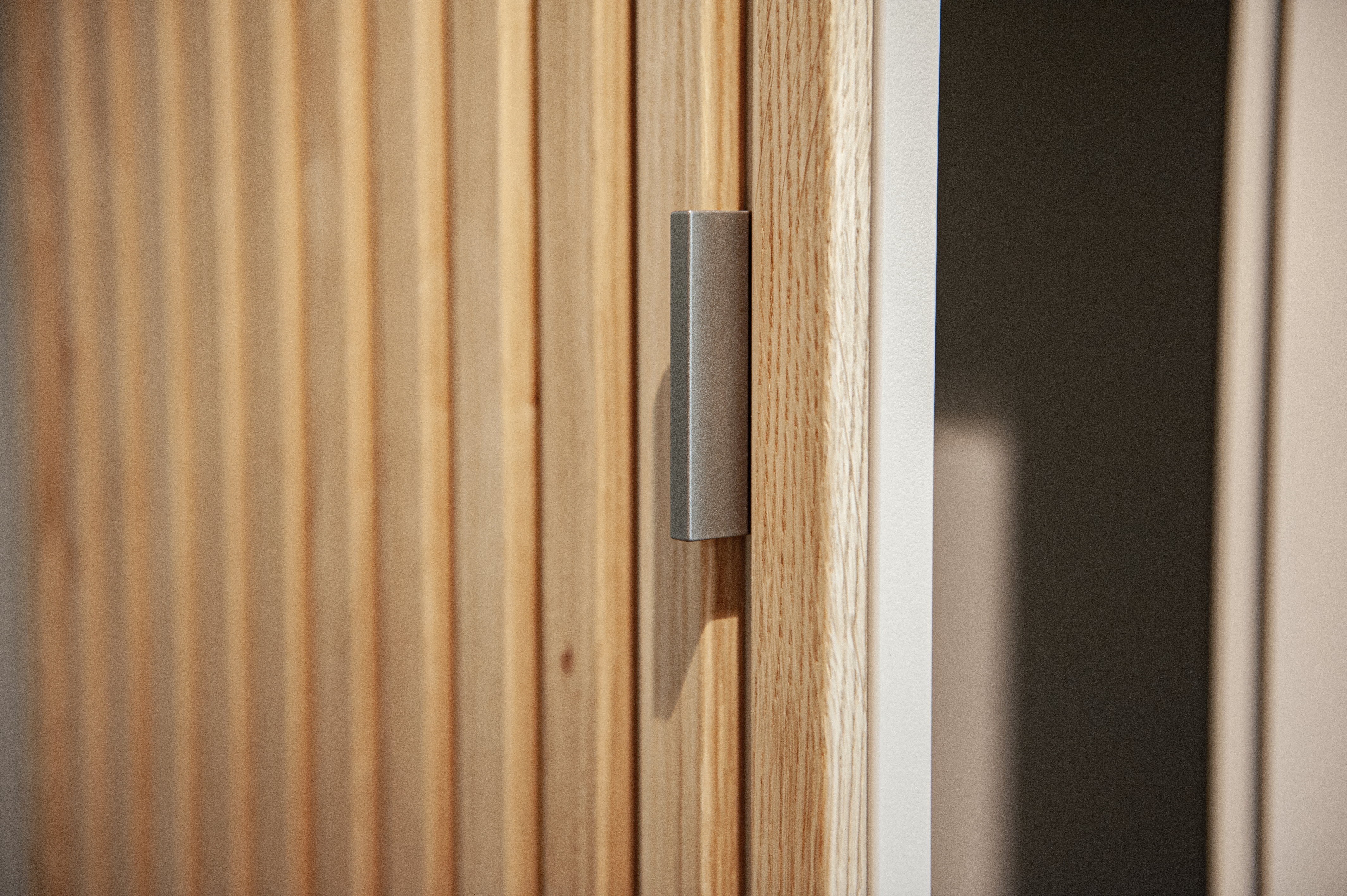 Plose Thielemeyer hinged-door wardrobe / Colour: Champagne, natural wood finish
