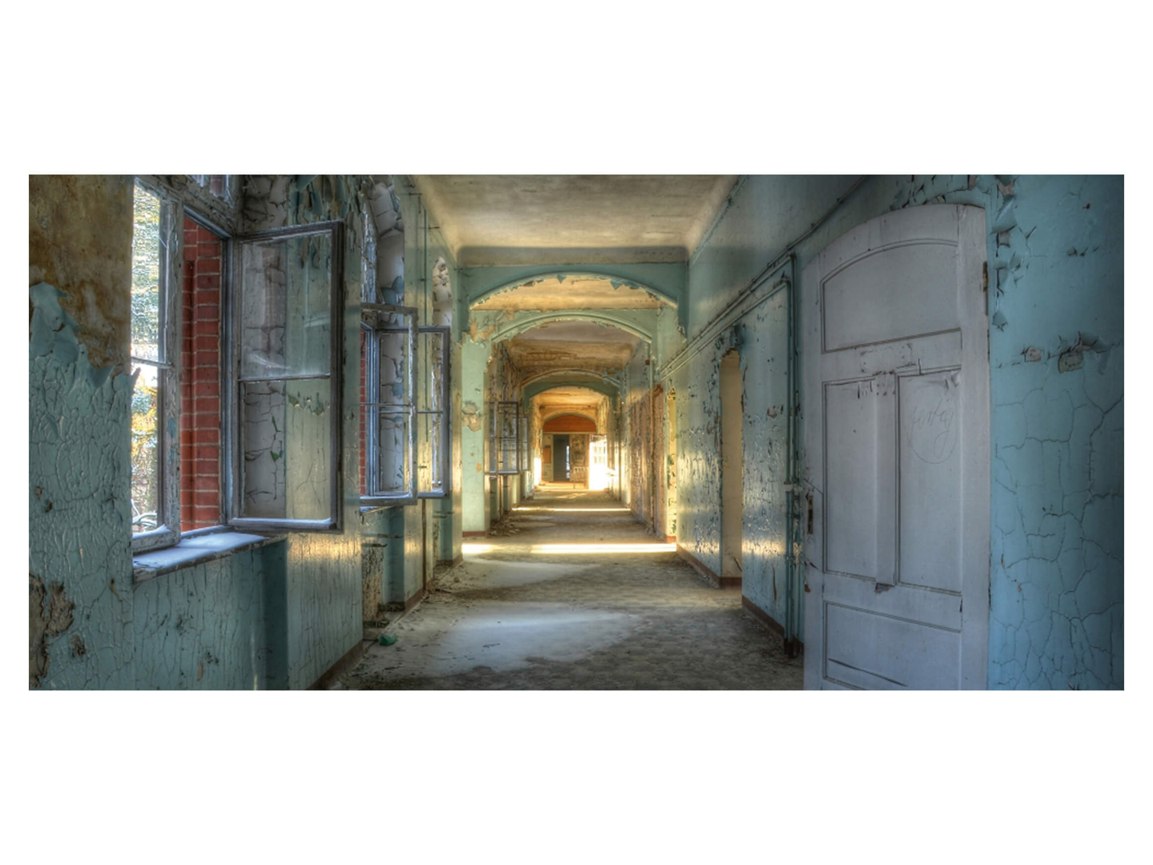 Digitaldruck auf Acrylglas Lost Place Flur 1 image LAND / Grösse: 140 x 66 cm