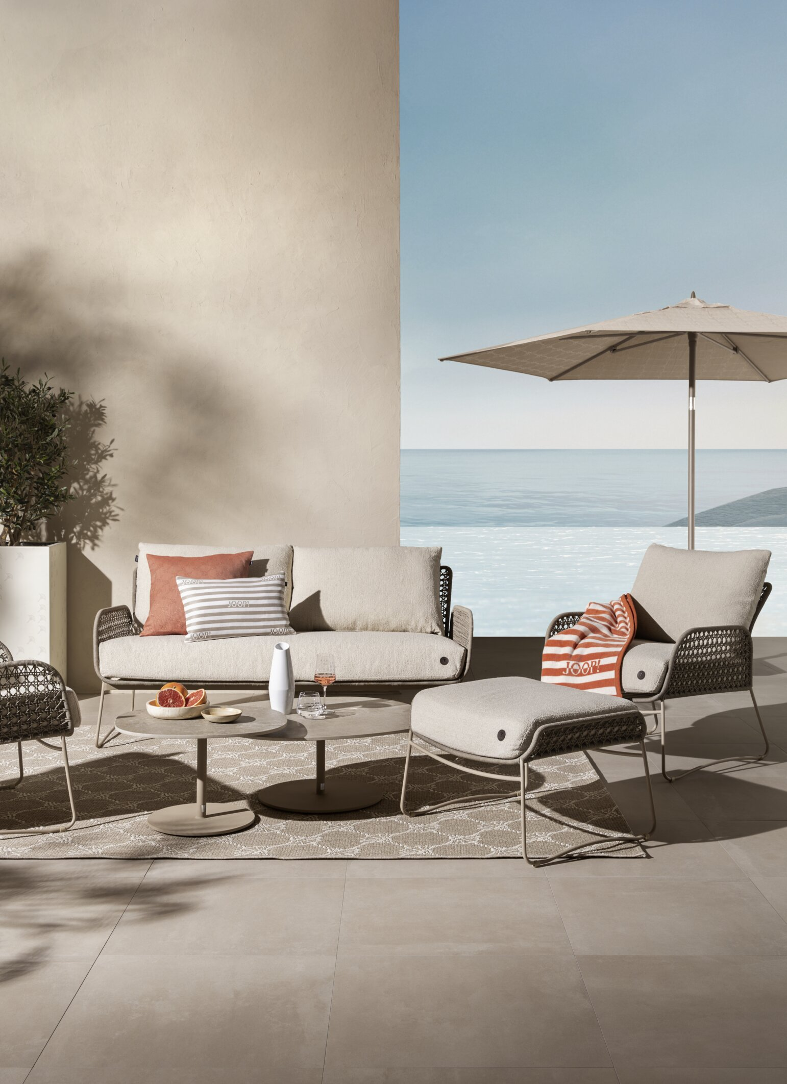 Mesh garden stool from Joop Outdoor