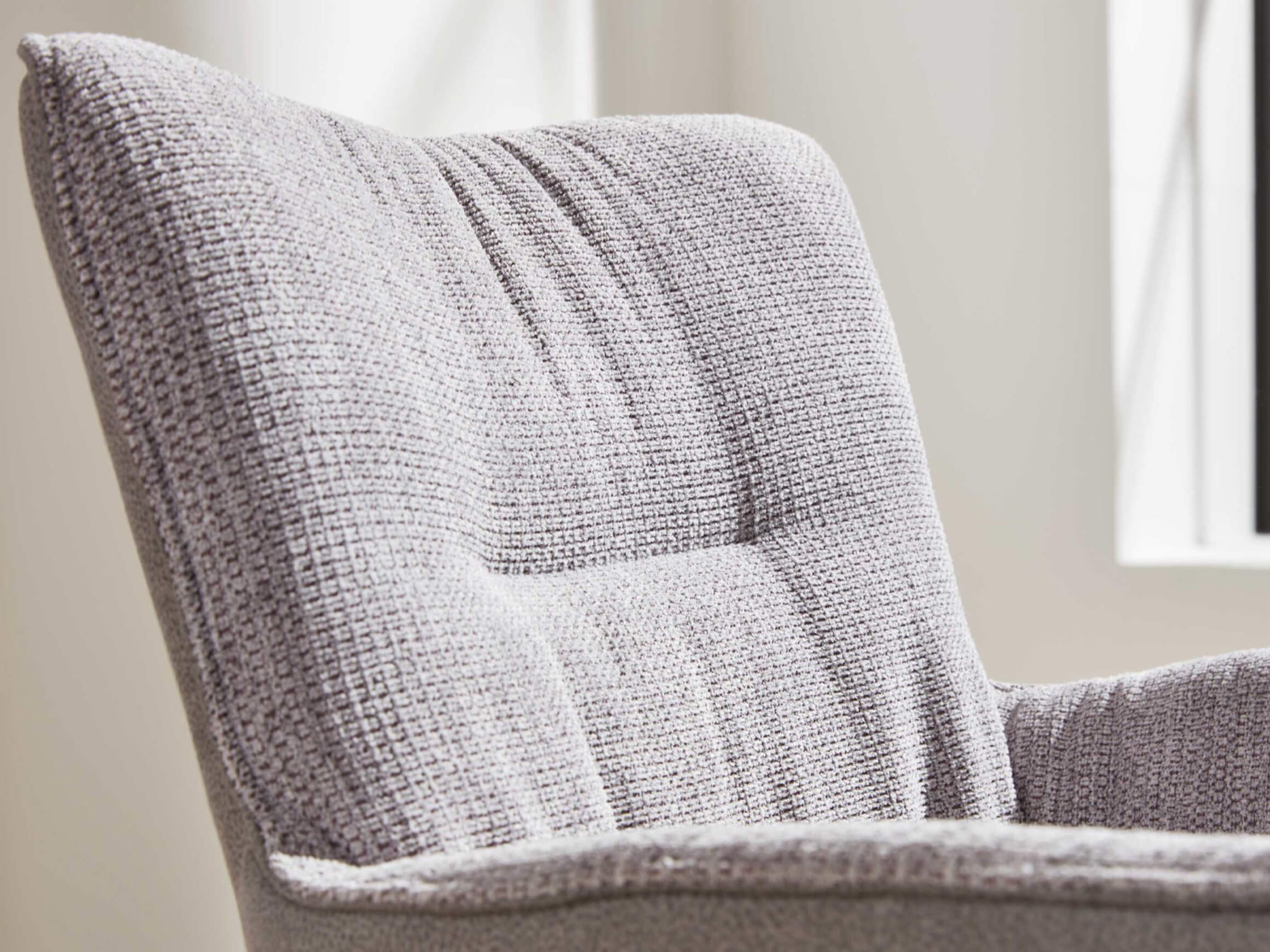 Drehstuhl Pancho Eisenstativ Niehoff / Farbe: Platingrau / Bezugsmaterial: Microfaser Stoff