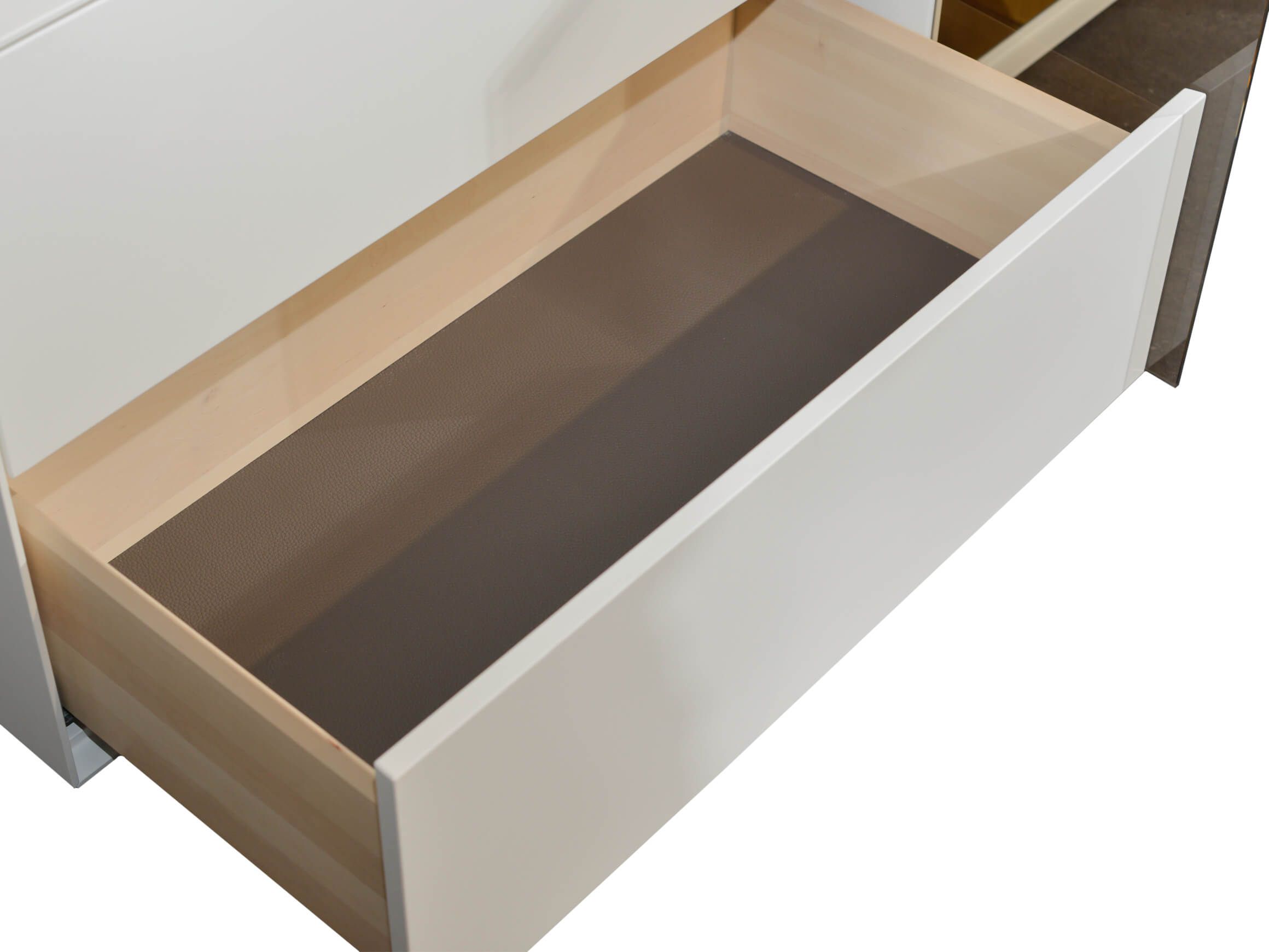 Lowbaord Yonna Hartmann