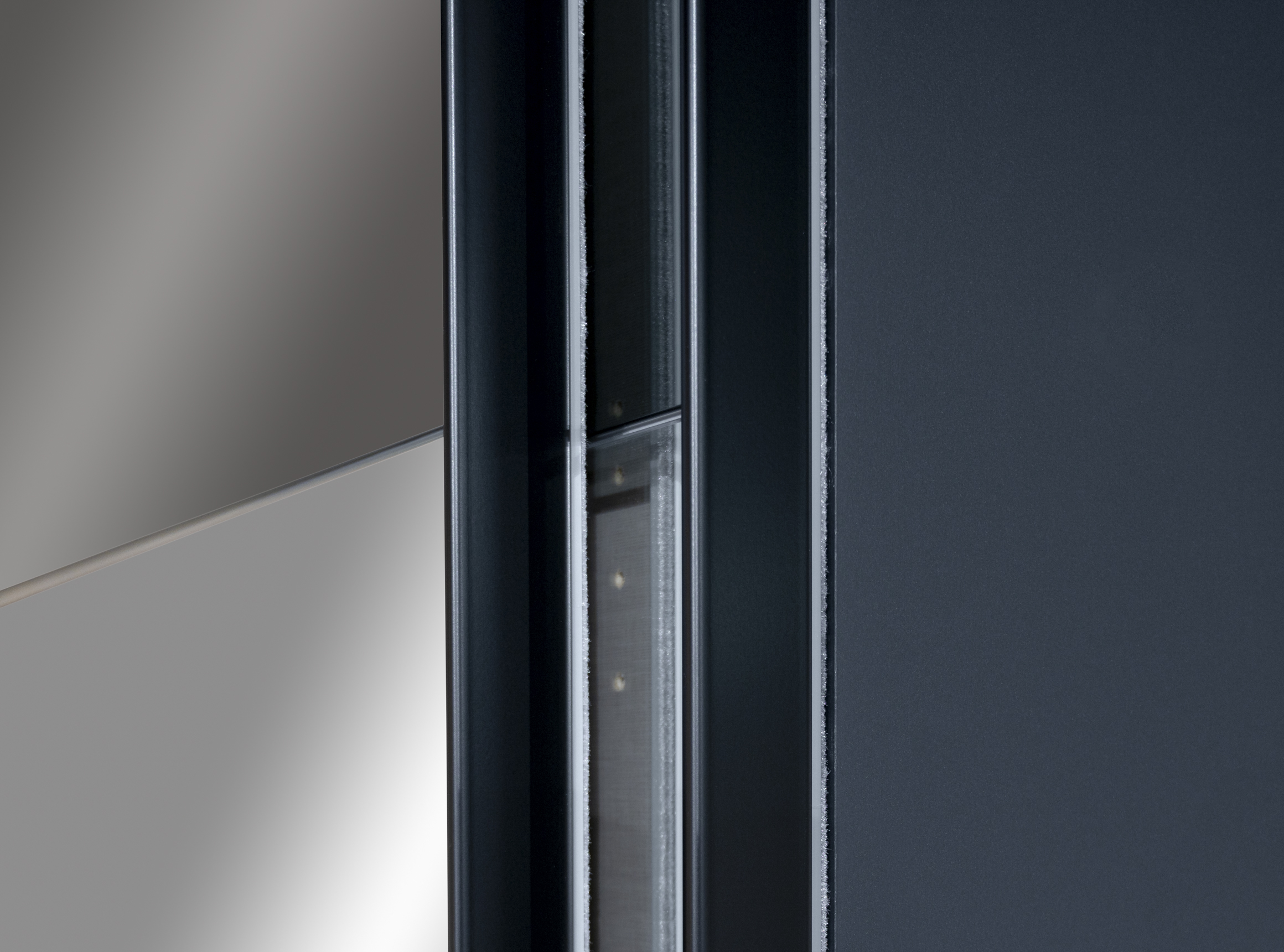 Schwebetürenschrank Scalea Möbelwerke / Grösse: 270 x 60 cm