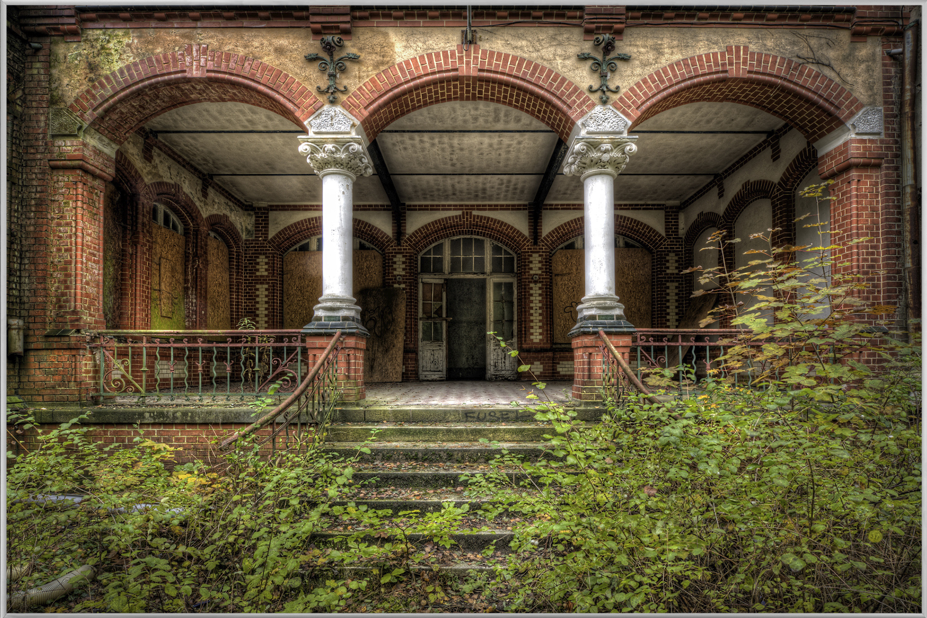 Bild mit Rahmen Lost Place image LAND