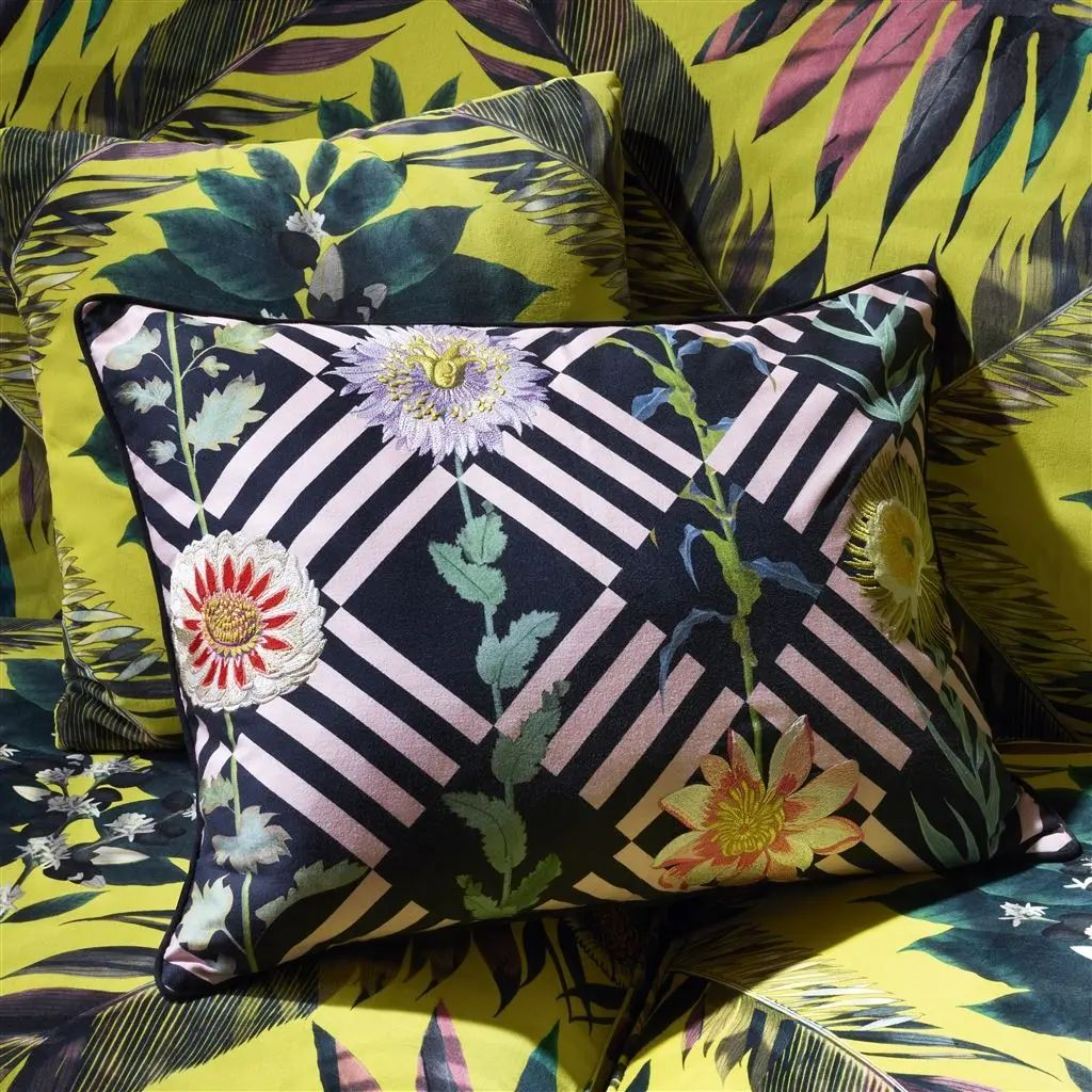 Kissen Flower's Game - Bourgeon Designers Guild / Farbe: Mehrfarbig von Christian Lacroix