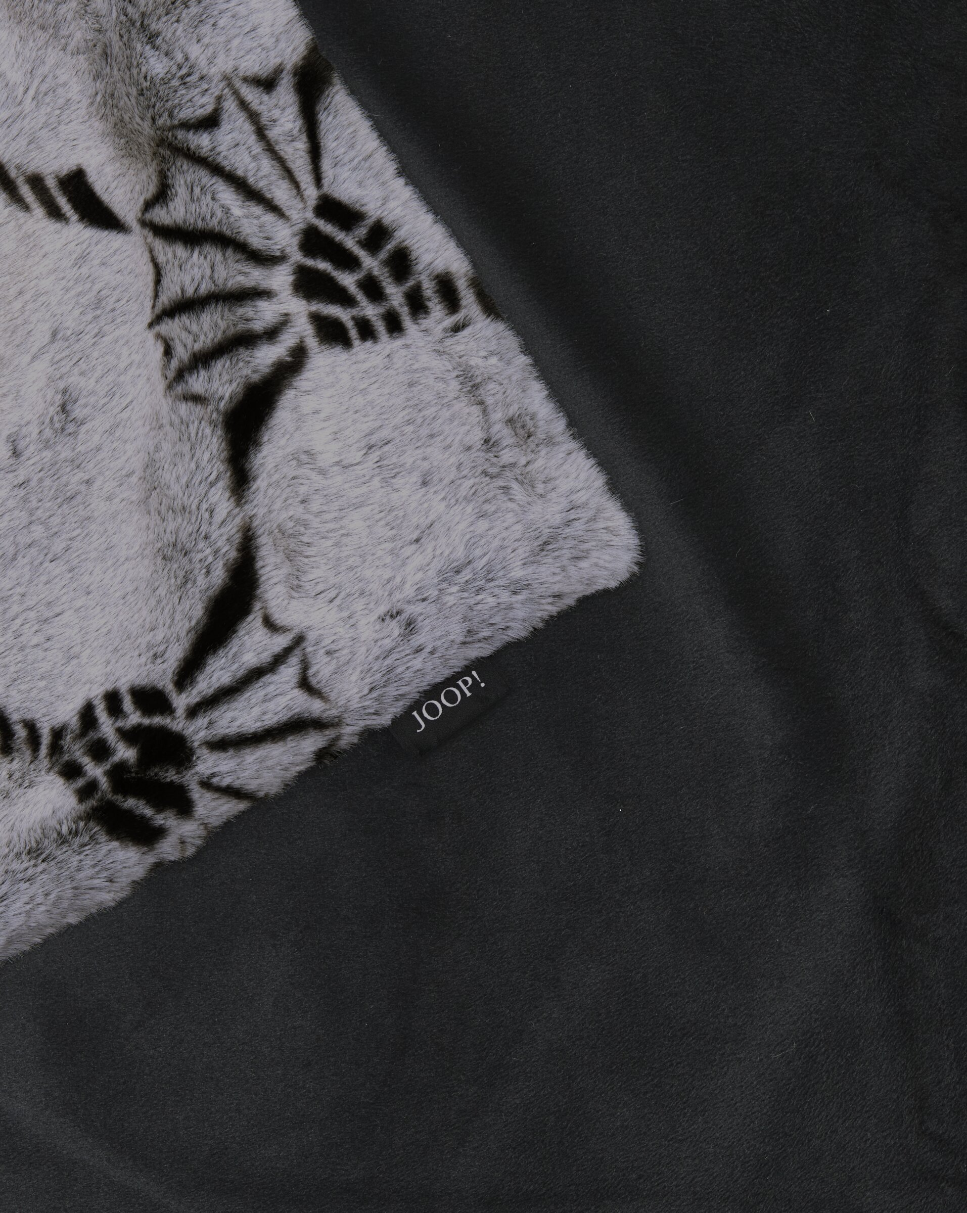 Plaid-Calm Cornflower, Schwarz, 130x170 cm-Stoeckel & Grimmler