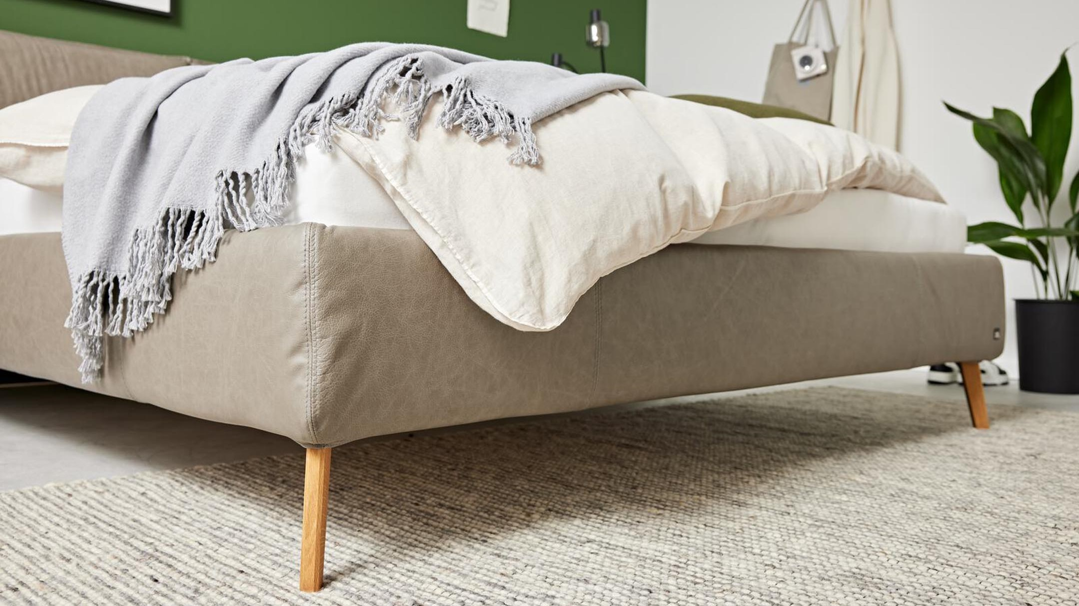 Bett Idaia Grau Candy