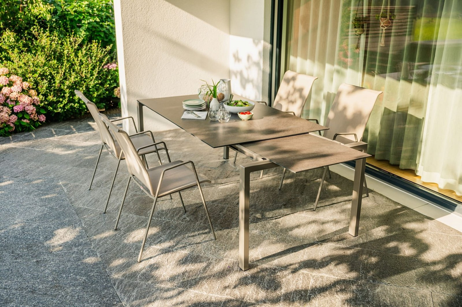 Auszugstisch Luzern von Schaffner / Farbe: Pastellblau / Grösse: 220/280 x 100 cm