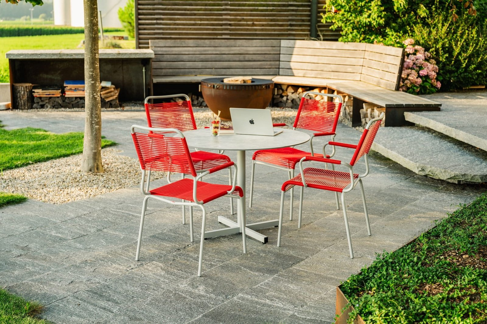 Gartentisch Luzern von Schaffner / Farbe: Decor Beton / Grösse: 80 x 80 cm