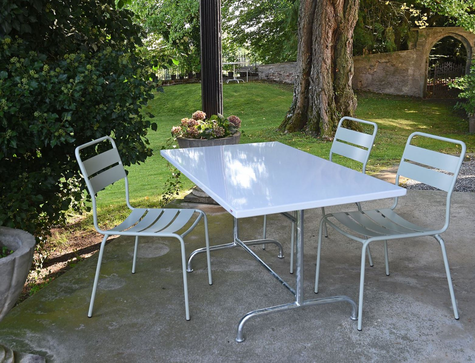 Metall-Lattenstuhl Glarus Schaffner / Farbe: Alusilber