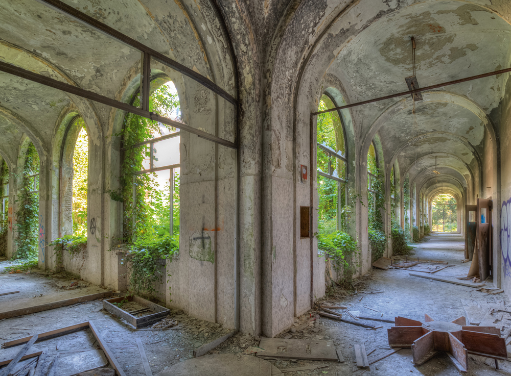 Alubild-Lost Place Geteilter Flur-image LAND