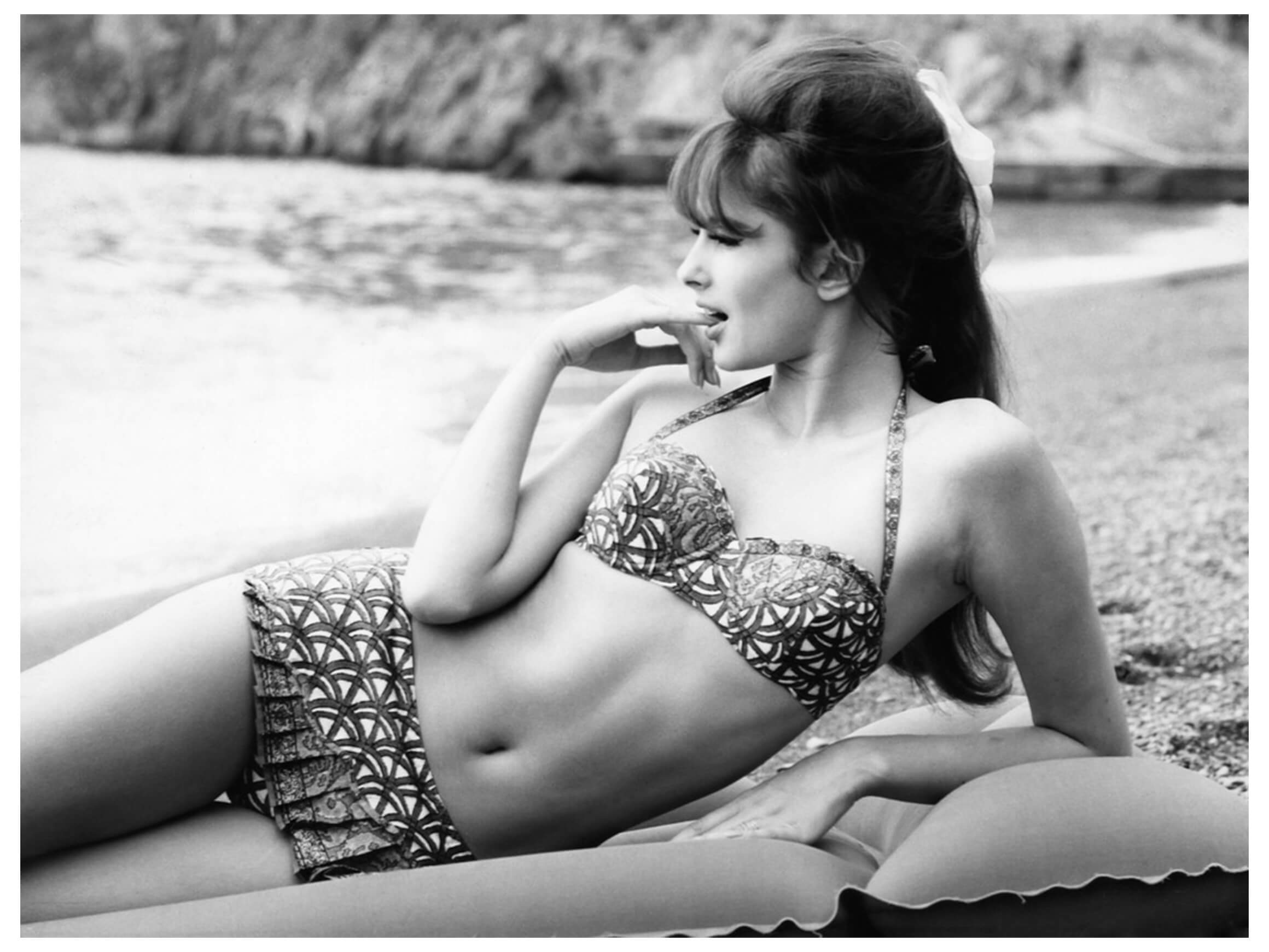 Image system Woman Sunbathing 3a ART