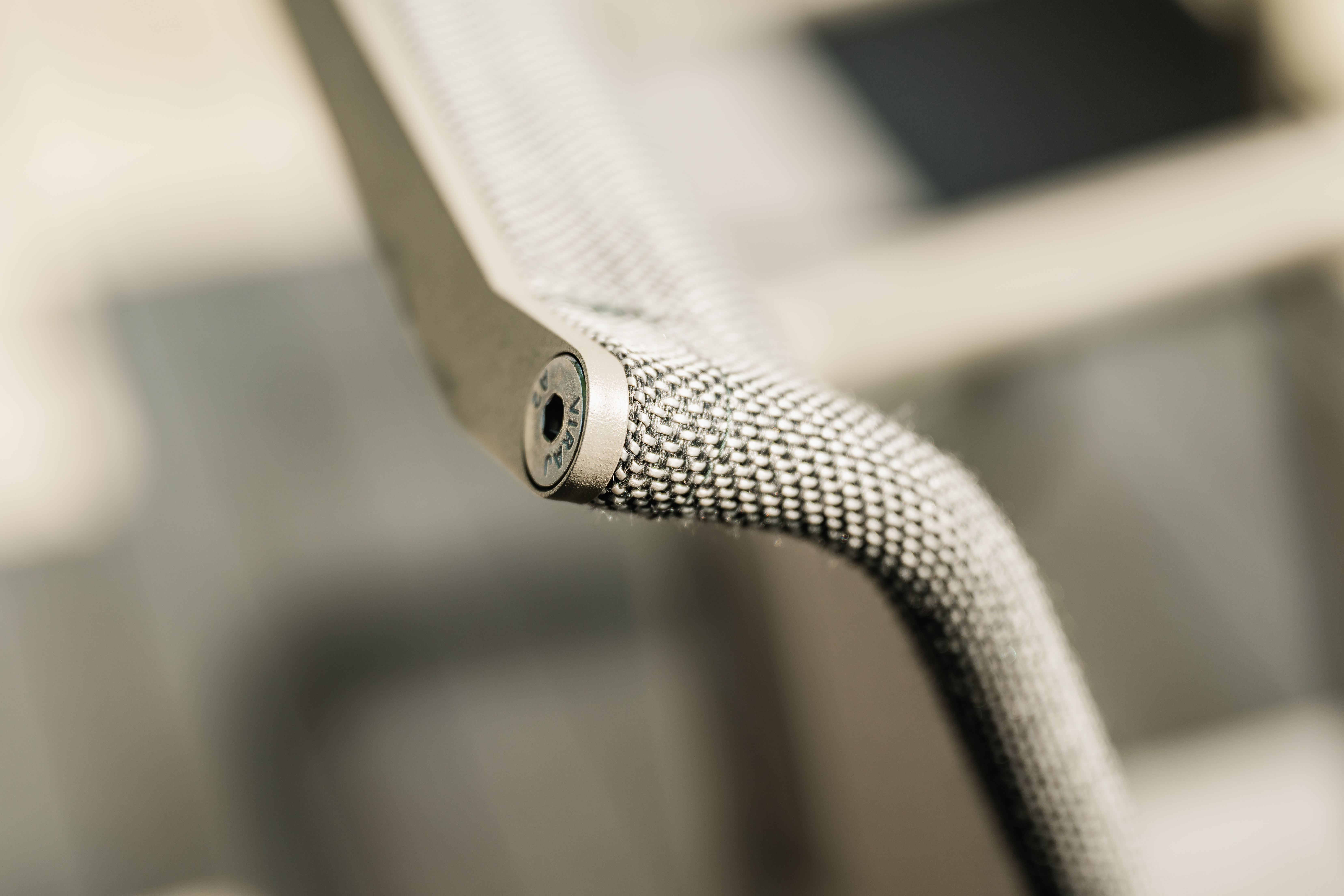 Freischwinger Locarno von Schaffner / Farbe: Weiss / Grösse: 57 x 65 cm