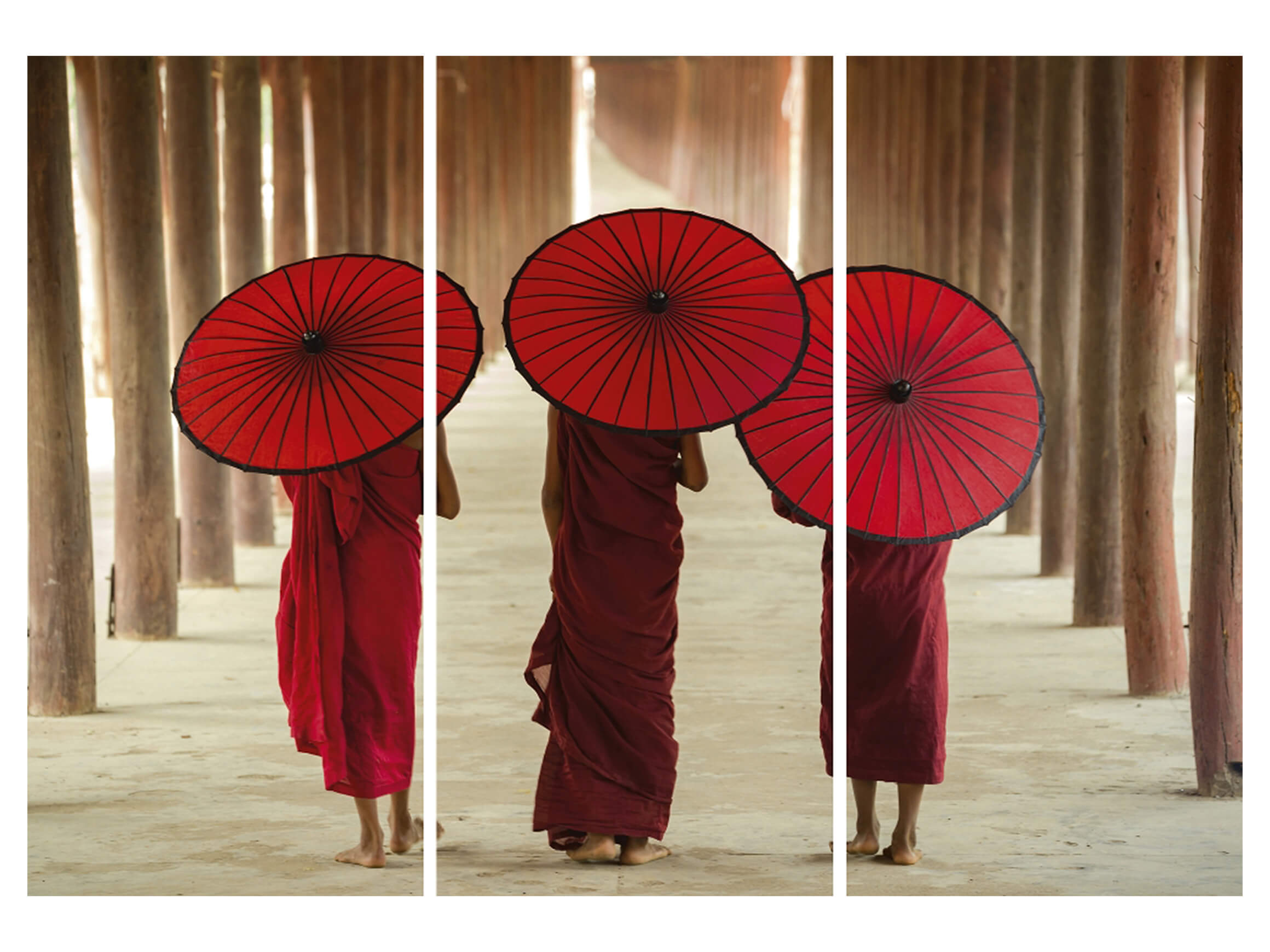 Digitaldruck auf Acrylglas Mönche mit Schirmen image LAND / Grösse: 198 x 140 cm