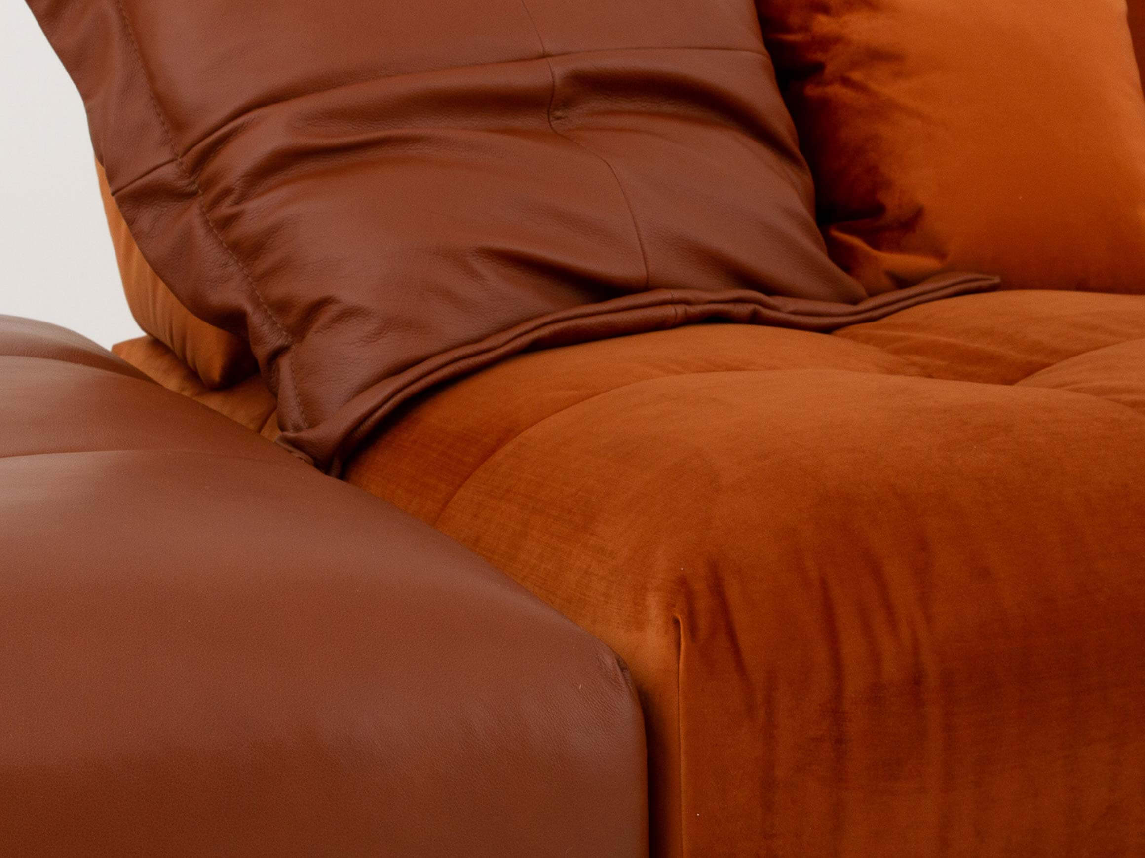 Plato Candy corner sofa / Colour: Brandy / Cover material: Leather