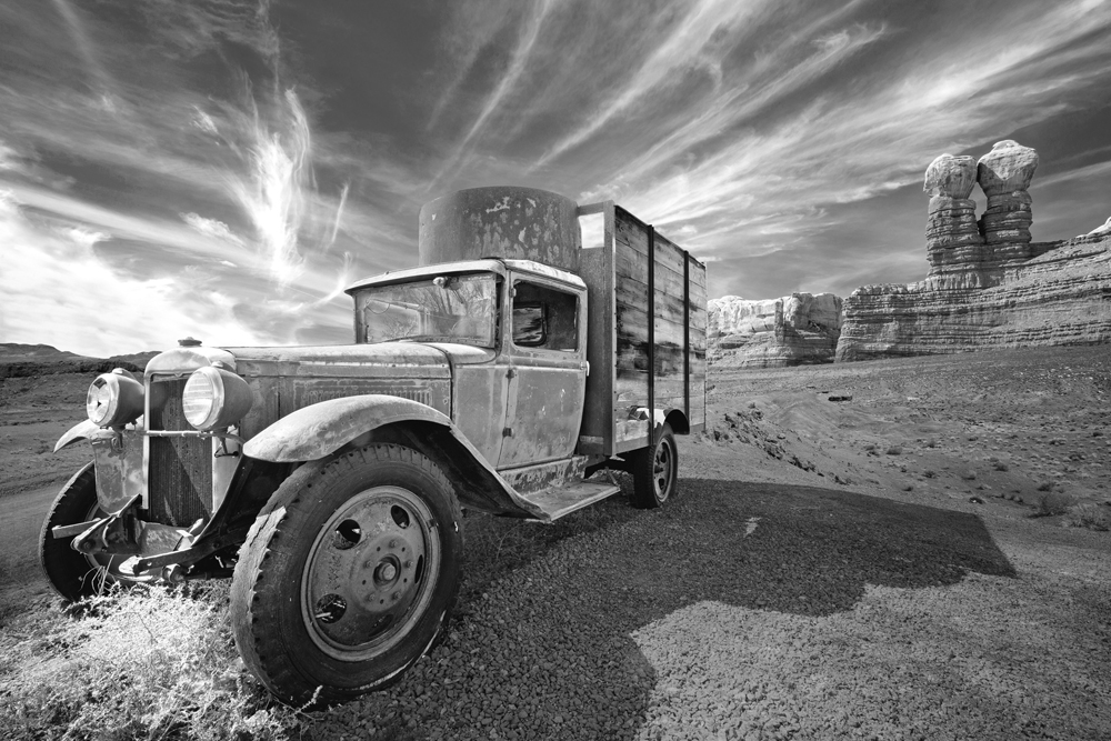 Acrylglasbild-Oldtimer in Der Wüste-image LAND
