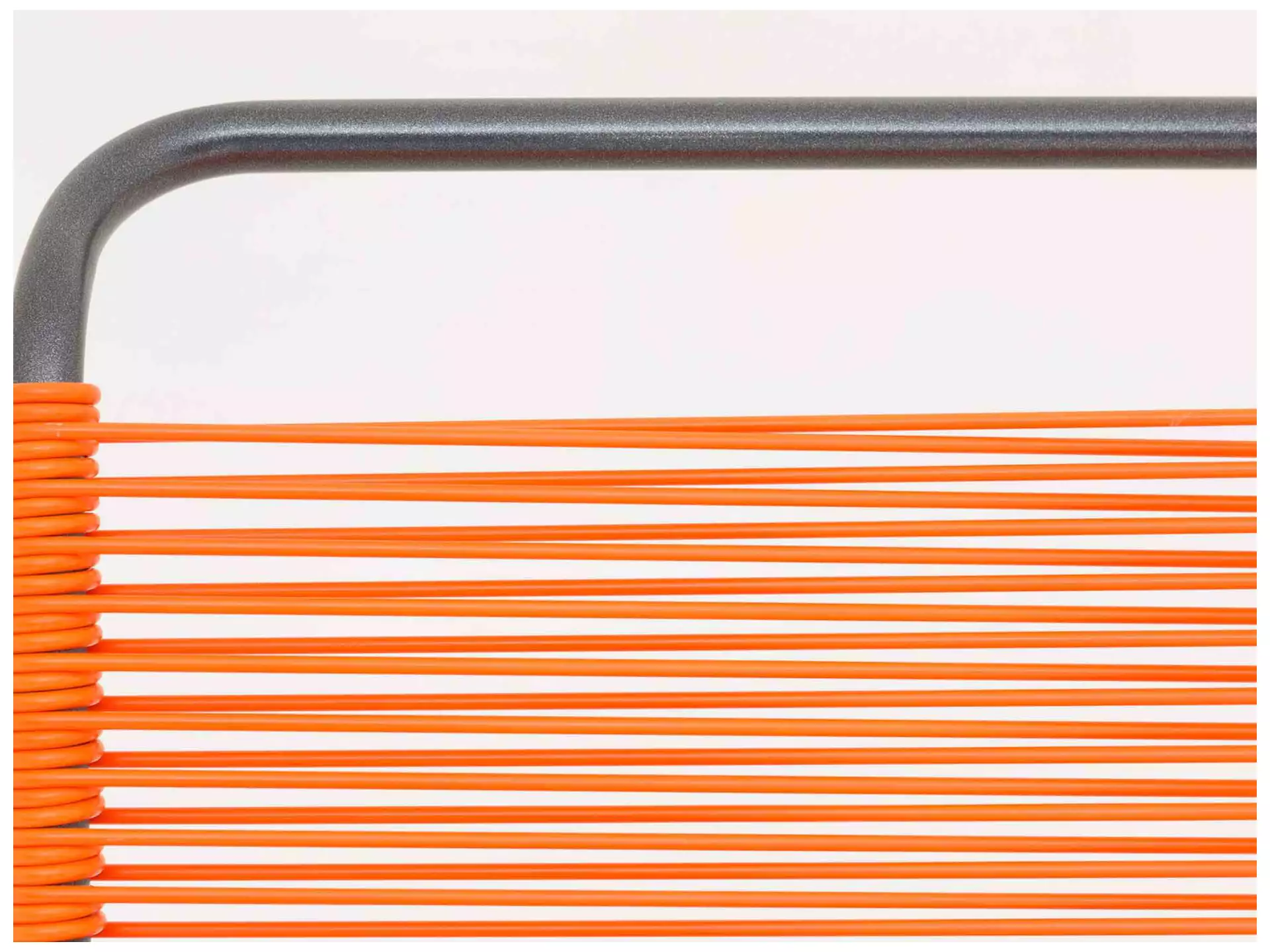 Spaghetti-Stuhl Säntis Schaffner / Farbe: Orange / Material: